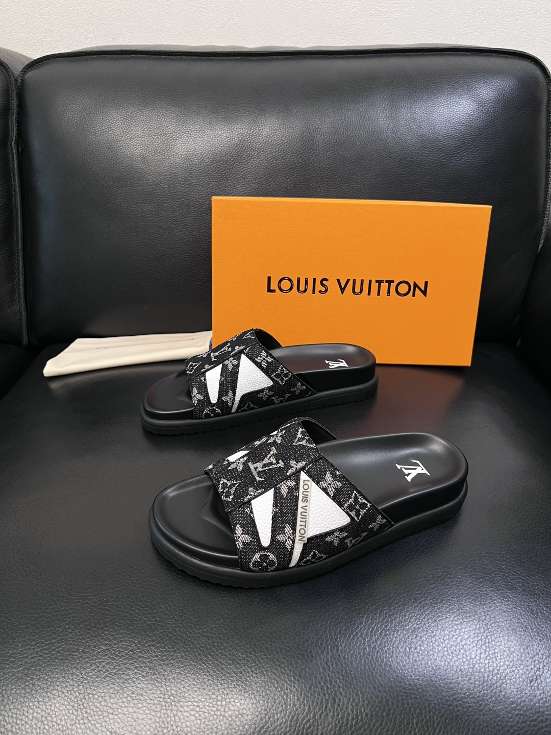 Lv  高品质  顶级工艺品  路易威登，拖鞋  专柜同步原厂配置，鞋面意大利进口，高品质拼接缤纷色彩复