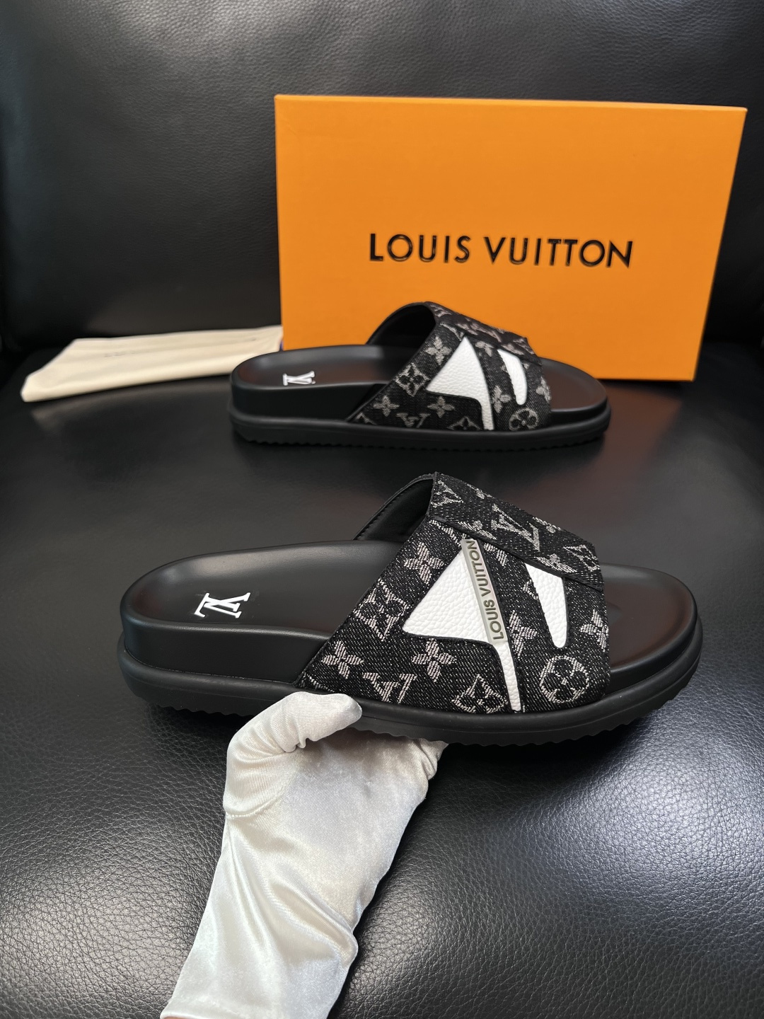 Lv  高品质  顶级工艺品  路易威登，拖鞋  专柜同步原厂配置，鞋面意大利进口，高品质拼接缤纷色彩复