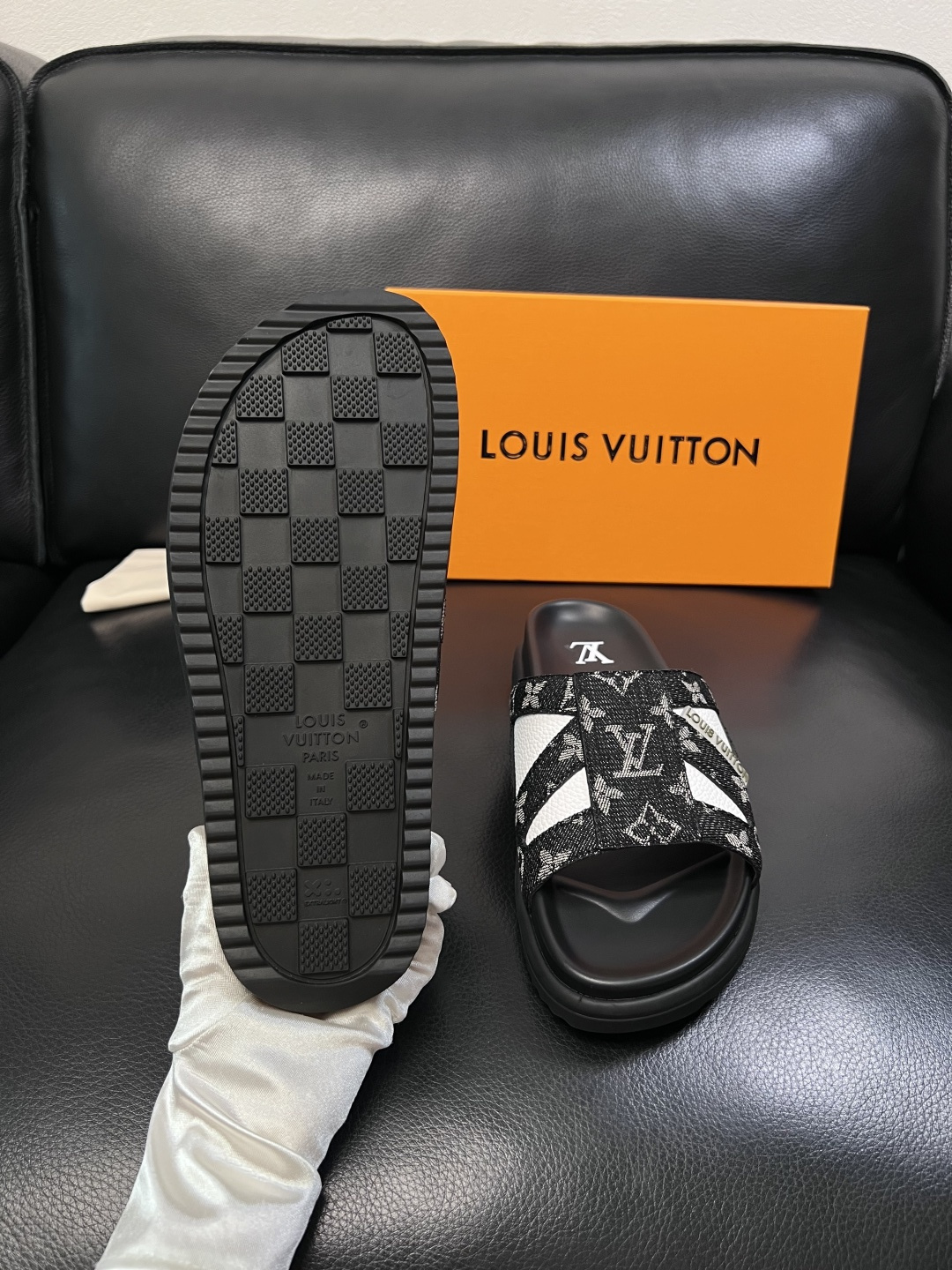 Lv  高品质  顶级工艺品  路易威登，拖鞋  专柜同步原厂配置，鞋面意大利进口，高品质拼接缤纷色彩复