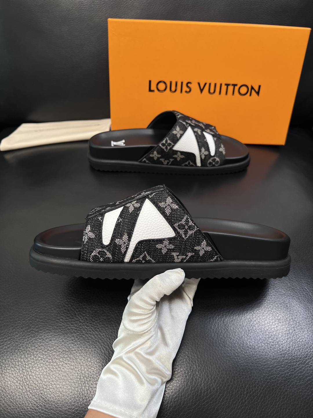 Lv  高品质  顶级工艺品  路易威登，拖鞋  专柜同步原厂配置，鞋面意大利进口，高品质拼接缤纷色彩复