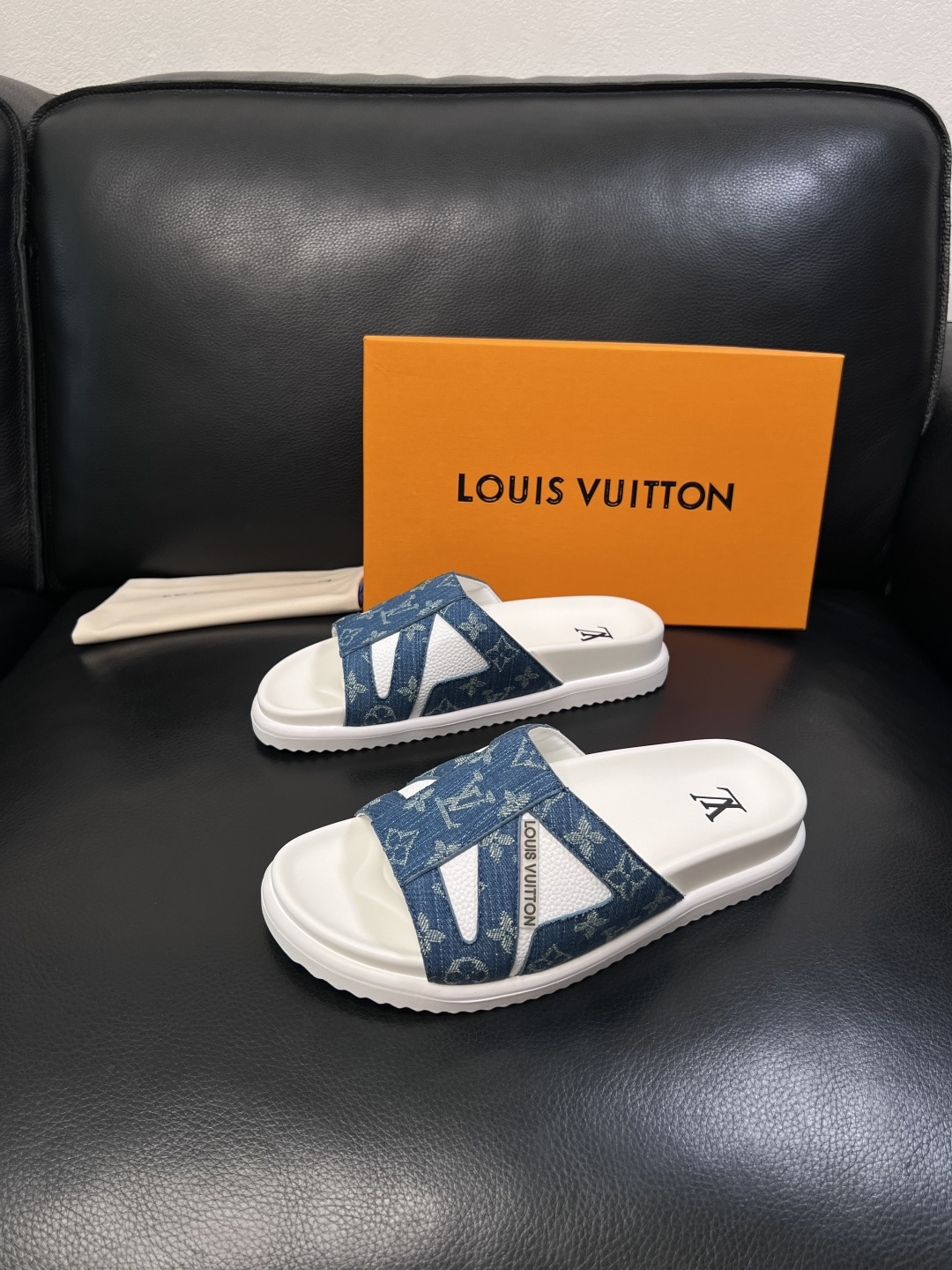 Lv  高品质  顶级工艺品  路易威登，拖鞋  专柜同步原厂配置，鞋面意大利进口，高品质拼接缤纷色彩复