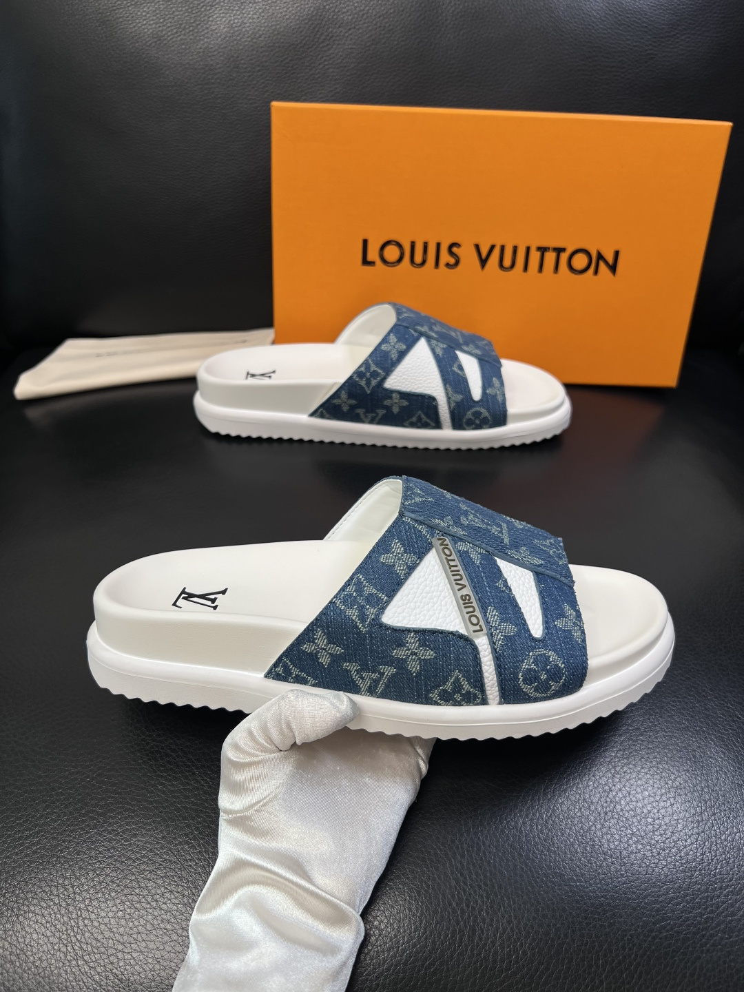 Lv  高品质  顶级工艺品  路易威登，拖鞋  专柜同步原厂配置，鞋面意大利进口，高品质拼接缤纷色彩复