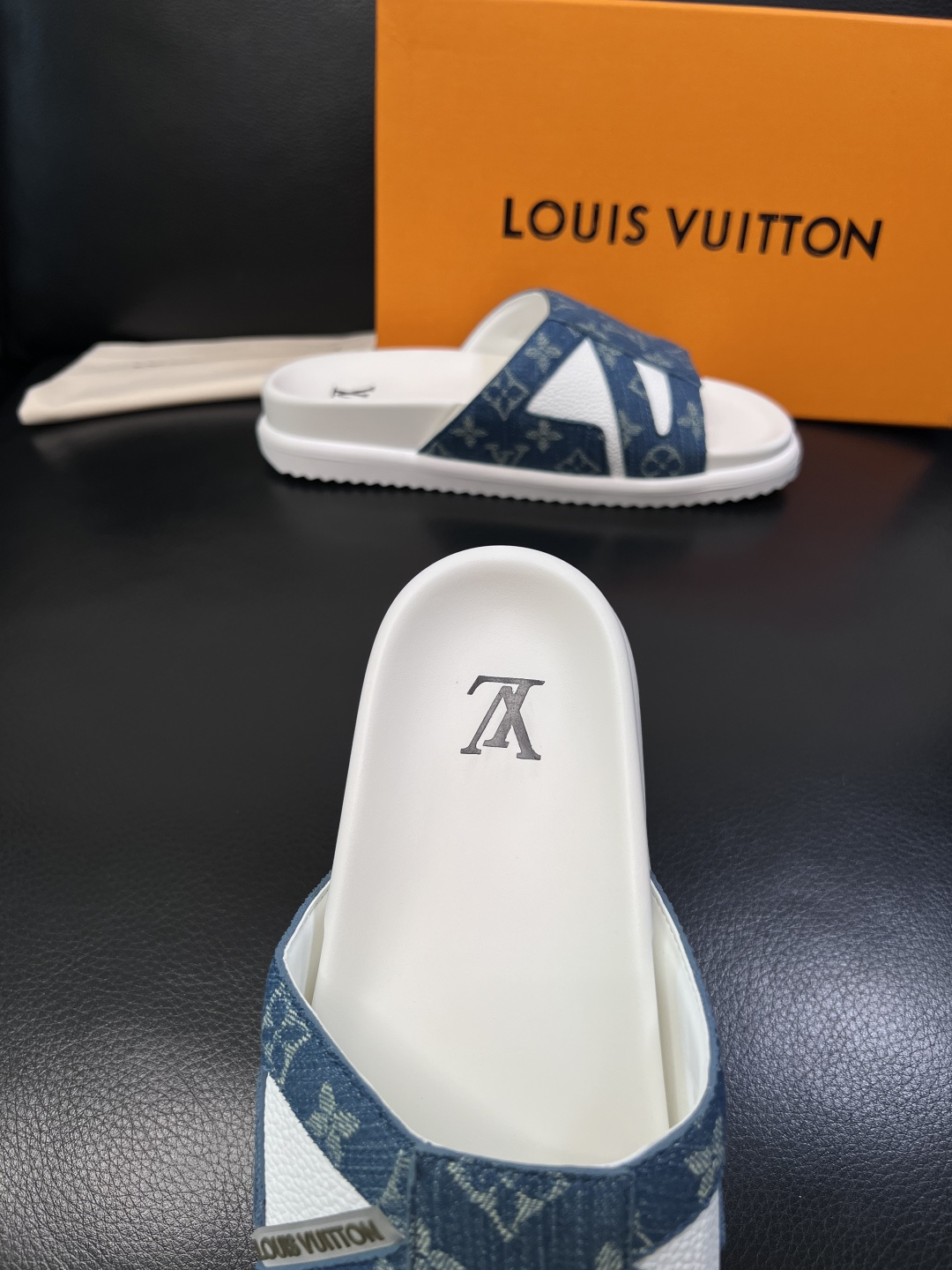 Lv  高品质  顶级工艺品  路易威登，拖鞋  专柜同步原厂配置，鞋面意大利进口，高品质拼接缤纷色彩复