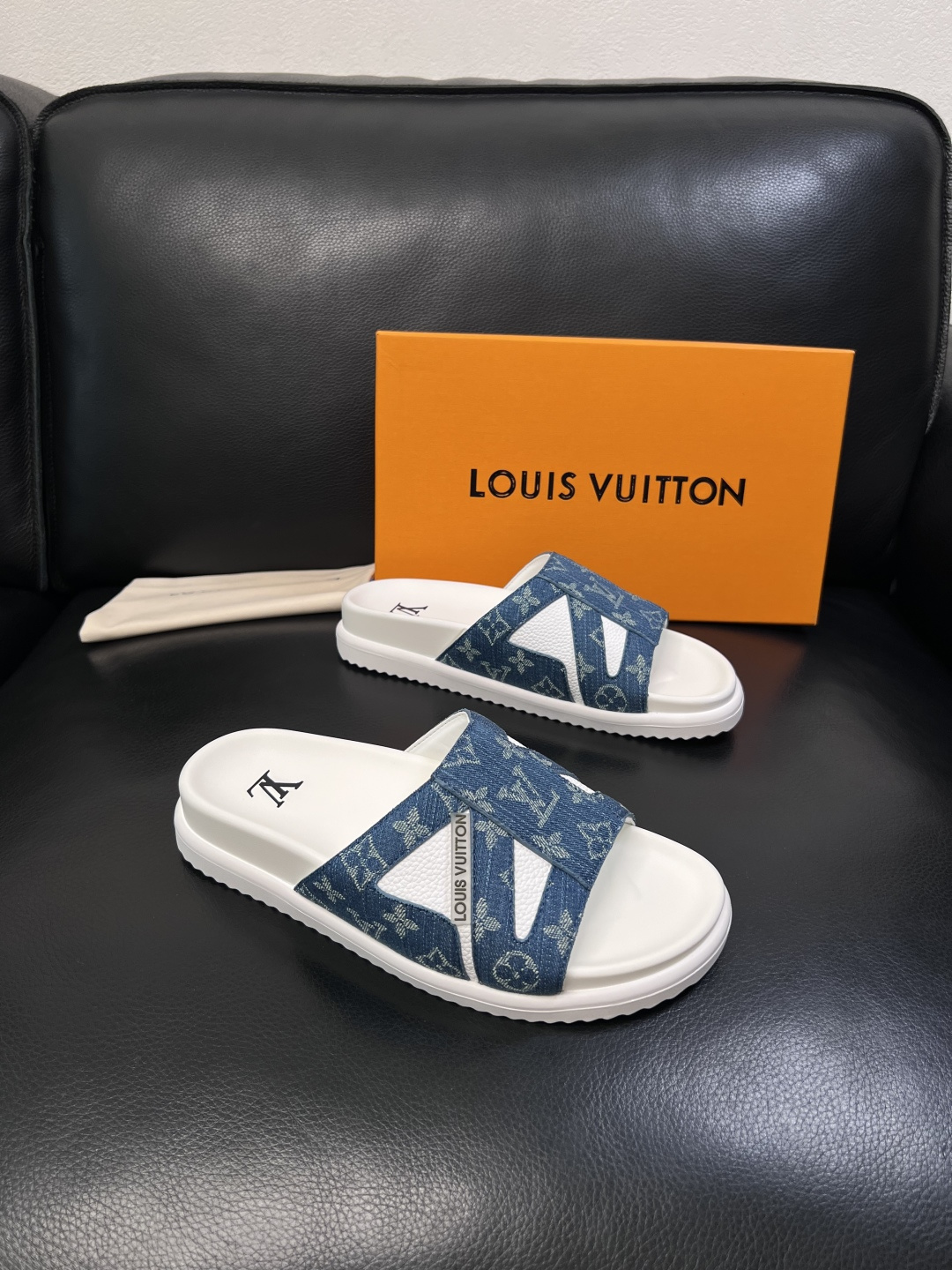 NO:831143,Lv high-quality top crafts Louis Vuitton, slippers, counters with original configuration, uppers imported from Italy, high-quality spliced ​​colorful and complex handicrafts, imported cowhide linings are soft and comfortable, original soles are specially provided by the original factory, TPU exclusive movable molded soles are super comfortable, original factory follow-up goods, code number 39-44 (customized 38 45),, louis vuitton, louis vuitton, slippers, cowhide19860909Lv 高品质 顶级工艺品 路易威登,拖鞋 专柜同步原厂配置,鞋面意大利进口,高品质拼接缤纷色彩复杂工艺品,进口牛皮里垫柔软舒适,鞋底原厂特供原版底,TPU独家活动成型底超级舒适,原厂跟单货,码数 39-44（订做 38 45）,,louis vuitton,louis vuitton,slippers,cowhide,Men's shoes