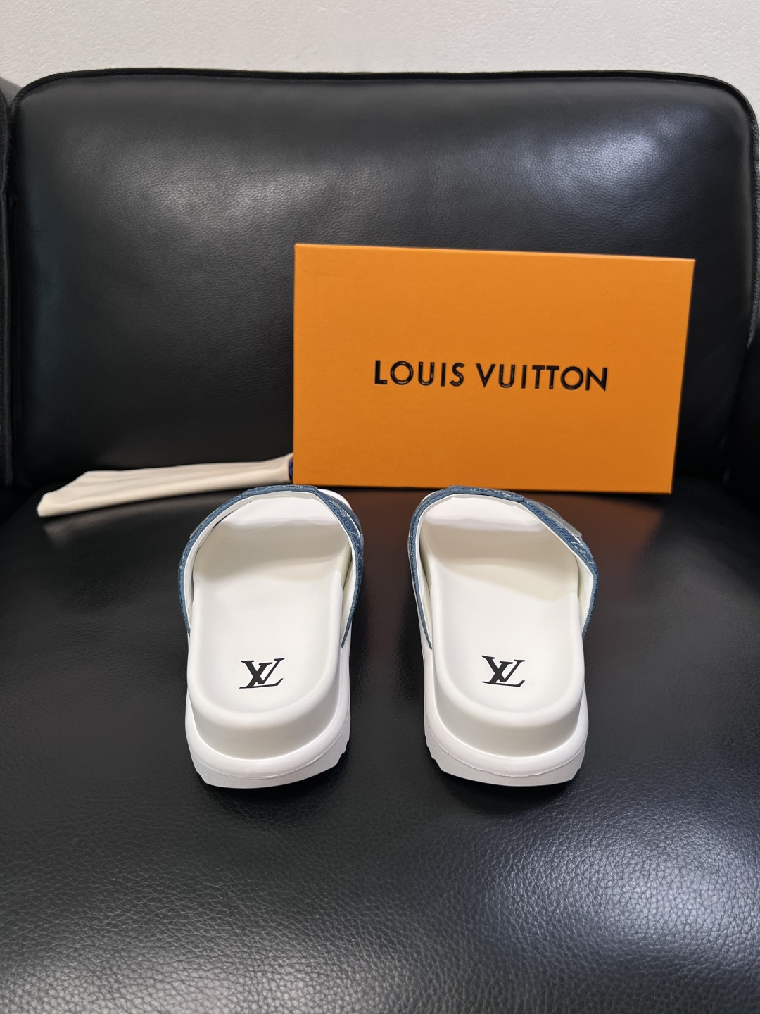 Lv  高品质  顶级工艺品  路易威登，拖鞋  专柜同步原厂配置，鞋面意大利进口，高品质拼接缤纷色彩复