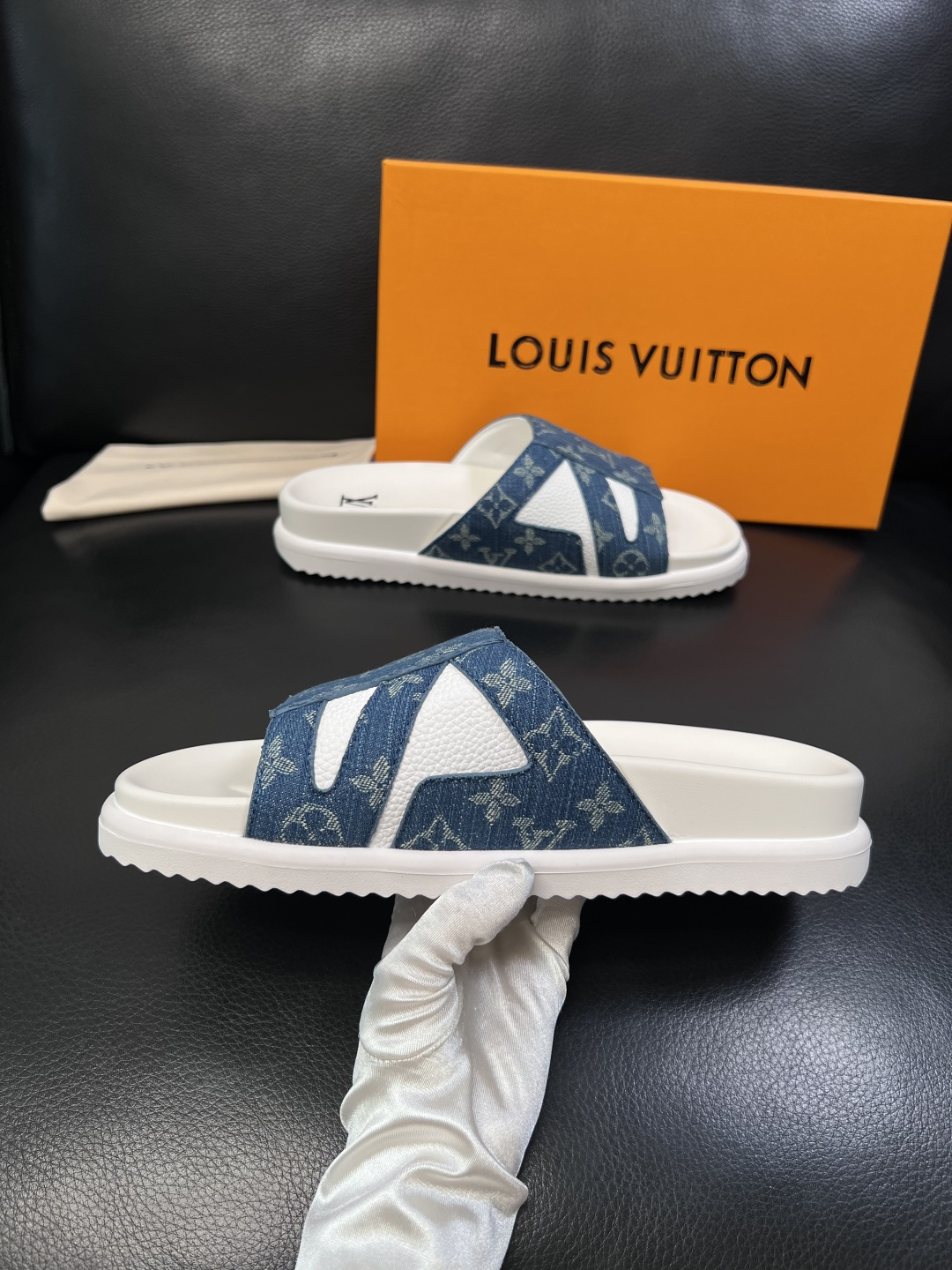 Lv  高品质  顶级工艺品  路易威登，拖鞋  专柜同步原厂配置，鞋面意大利进口，高品质拼接缤纷色彩复