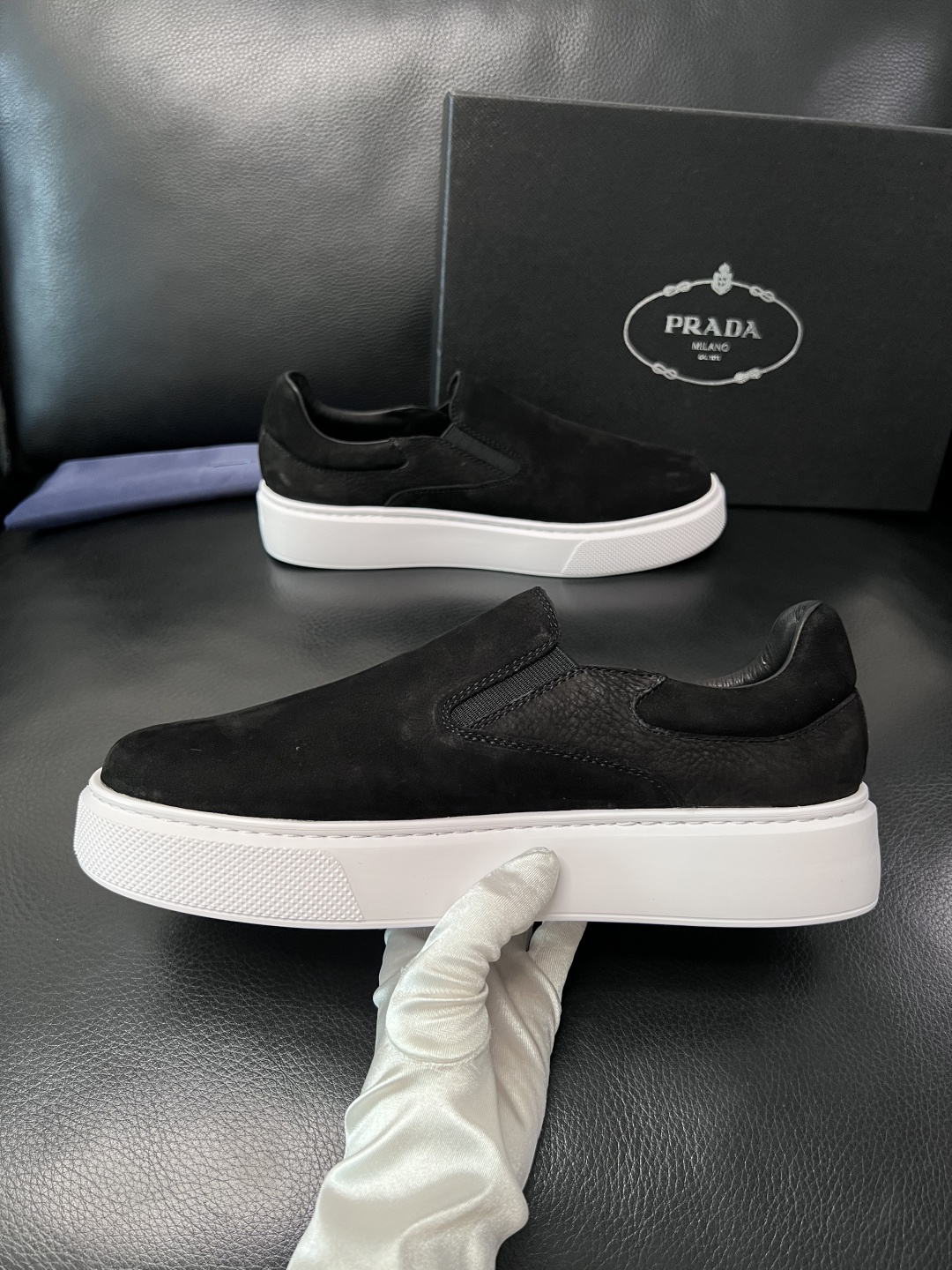 Prada  顶级工艺品，普拉达 专柜同步，原厂配置意大利进口牛皮拼布面料，进口牛皮内里垫，透气舒适，鞋
