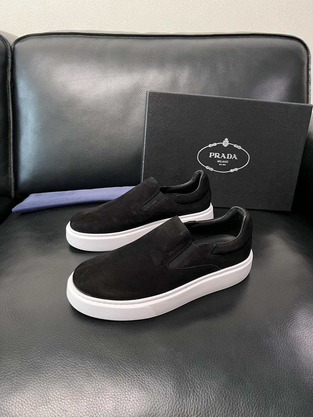 Prada  顶级工艺品，普拉达 专柜同步，原厂配置意大利进口牛皮拼布面料，进口牛皮内里垫，透气舒适，鞋