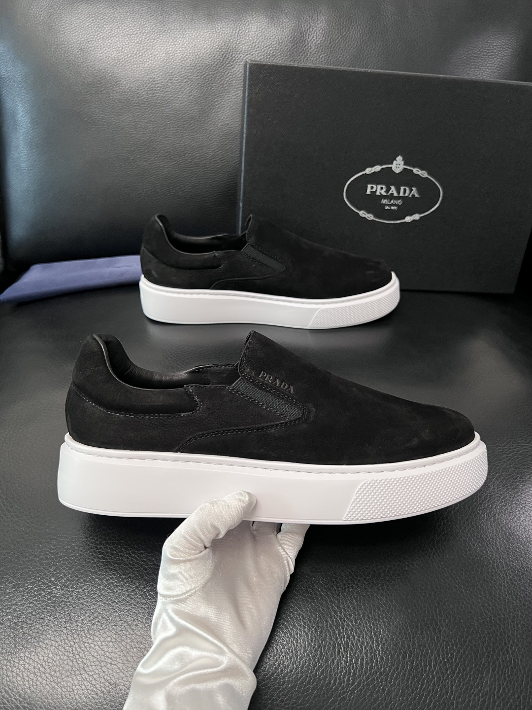 Prada  顶级工艺品，普拉达 专柜同步，原厂配置意大利进口牛皮拼布面料，进口牛皮内里垫，透气舒适，鞋