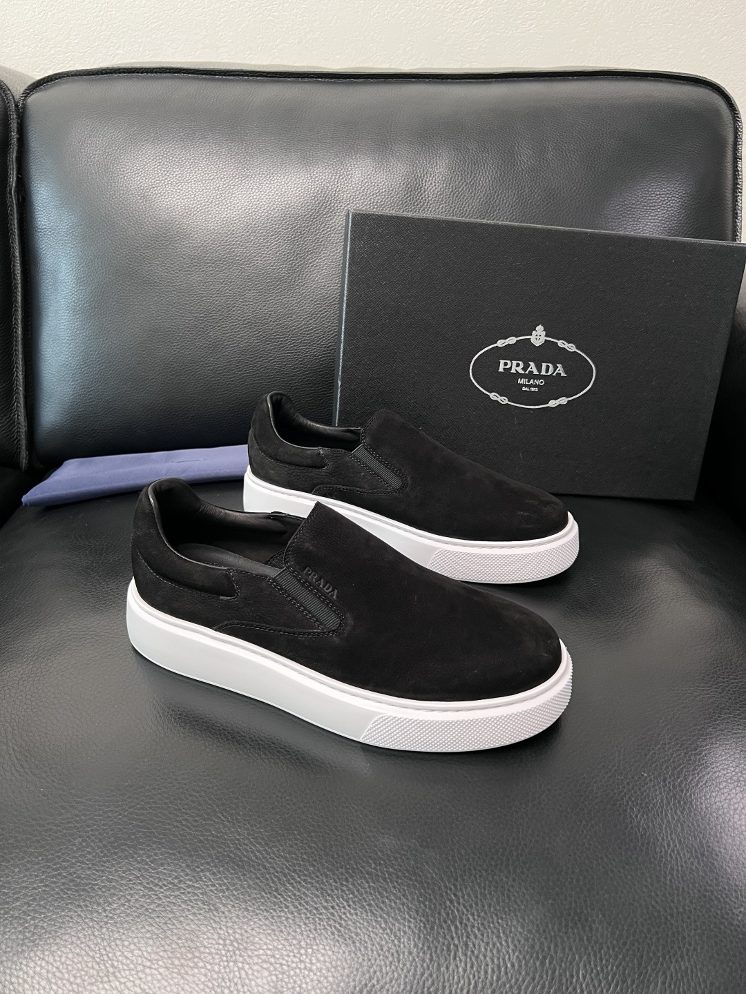Prada  顶级工艺品，普拉达 专柜同步，原厂配置意大利进口牛皮拼布面料，进口牛皮内里垫，透气舒适，鞋
