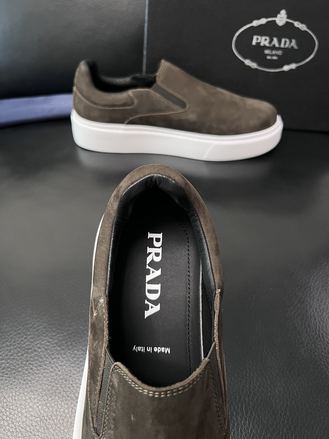 Prada  顶级工艺品，普拉达 专柜同步，原厂配置意大利进口牛皮拼布面料，进口牛皮内里垫，透气舒适，鞋