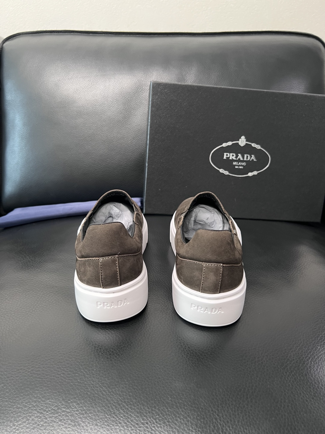 Prada  顶级工艺品，普拉达 专柜同步，原厂配置意大利进口牛皮拼布面料，进口牛皮内里垫，透气舒适，鞋