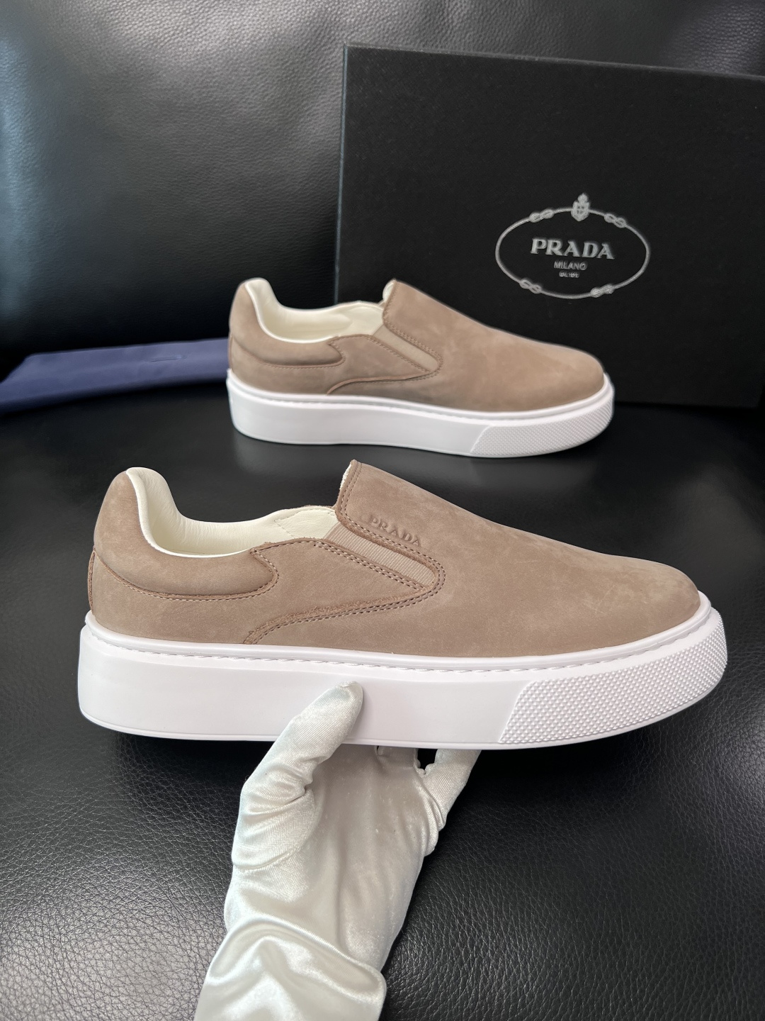 Prada  顶级工艺品，普拉达 专柜同步，原厂配置意大利进口牛皮拼布面料，进口牛皮内里垫，透气舒适，鞋