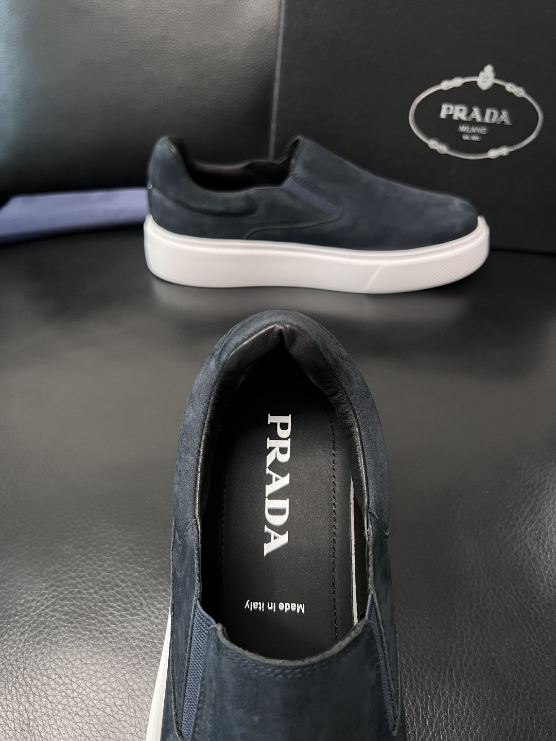 Prada  顶级工艺品，普拉达 专柜同步，原厂配置意大利进口牛皮拼布面料，进口牛皮内里垫，透气舒适，鞋