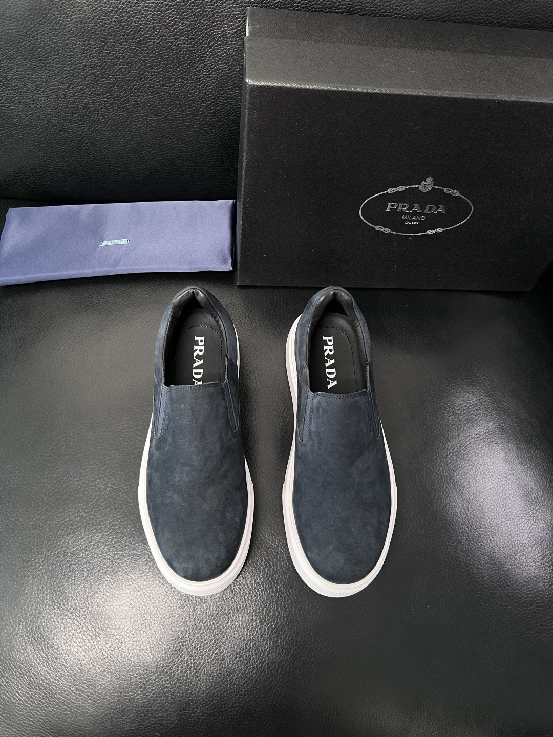 Prada  顶级工艺品，普拉达 专柜同步，原厂配置意大利进口牛皮拼布面料，进口牛皮内里垫，透气舒适，鞋