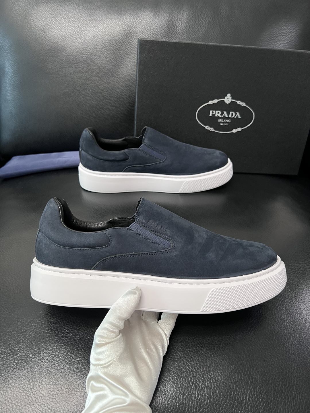 Prada  顶级工艺品，普拉达 专柜同步，原厂配置意大利进口牛皮拼布面料，进口牛皮内里垫，透气舒适，鞋