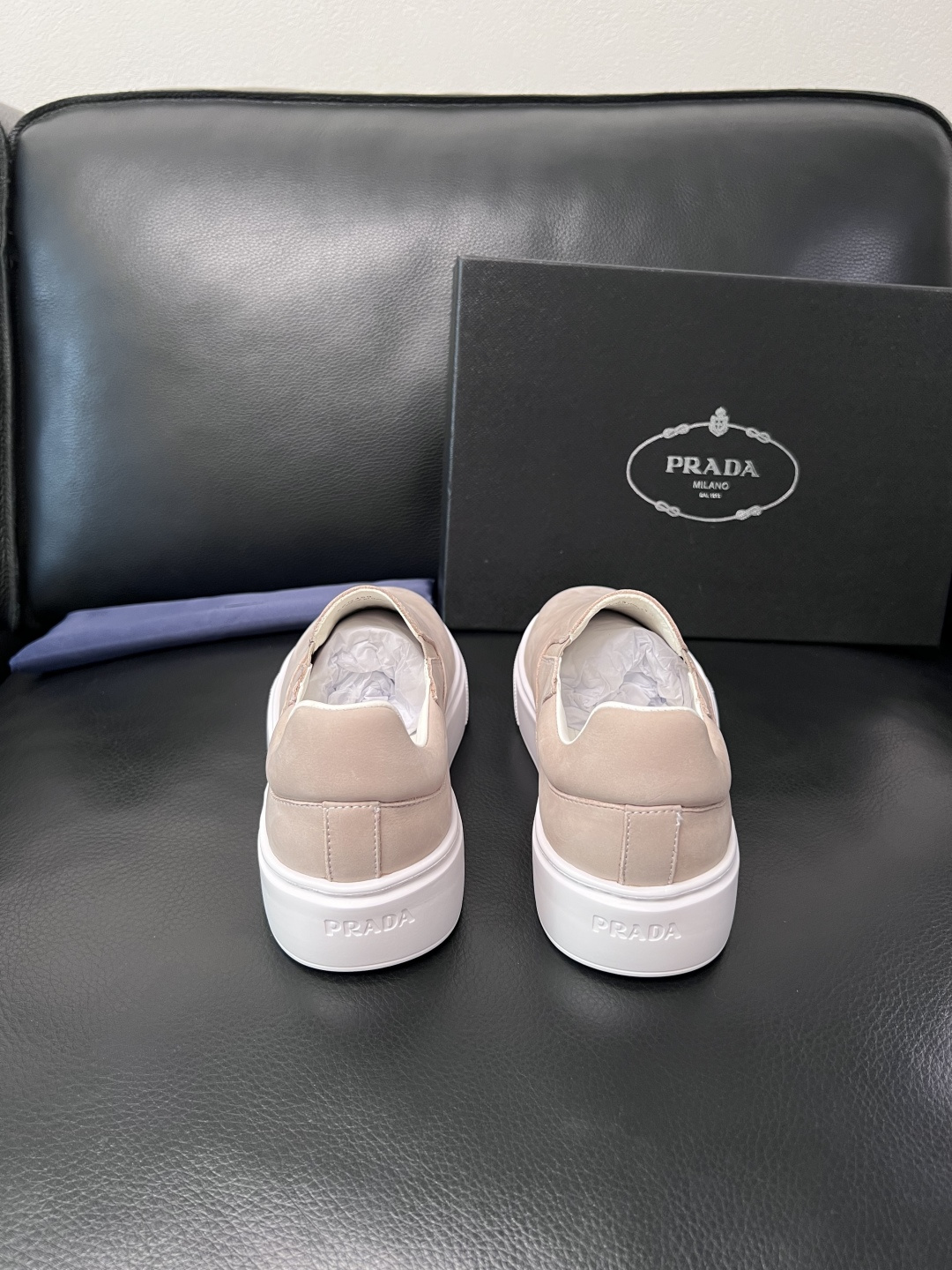 Prada  顶级工艺品，普拉达 专柜同步，原厂配置意大利进口牛皮拼布面料，进口牛皮内里垫，透气舒适，鞋