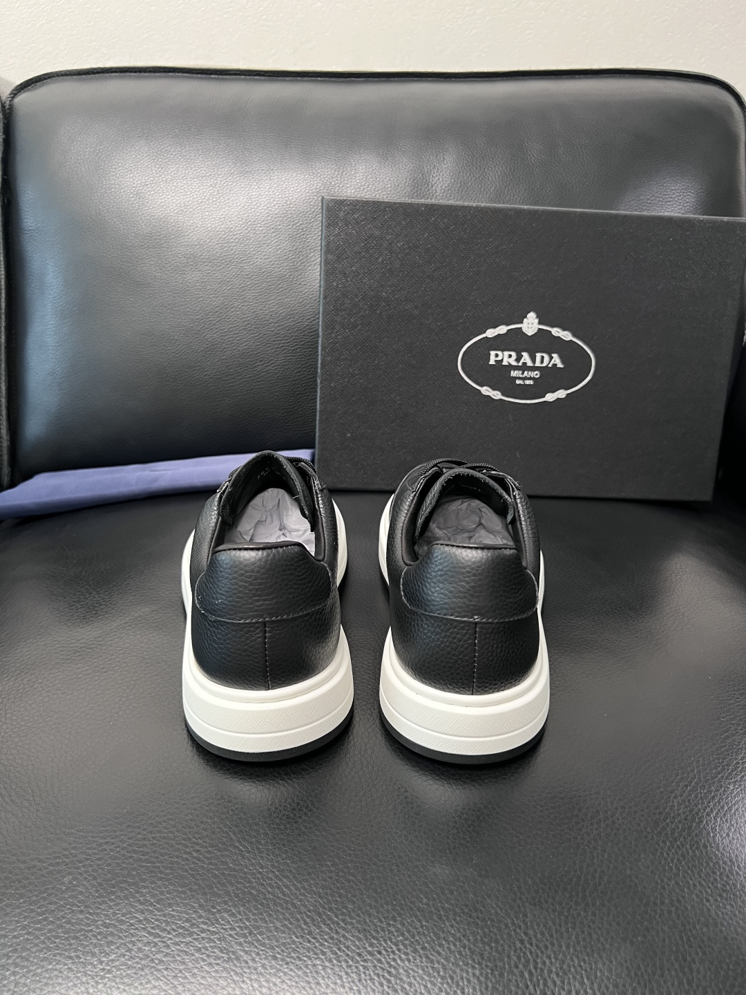 Prada  顶级工艺品，普拉达 专柜同步，原厂配置意大利进口牛皮拼布面料，进口牛皮内里垫，透气舒适，鞋