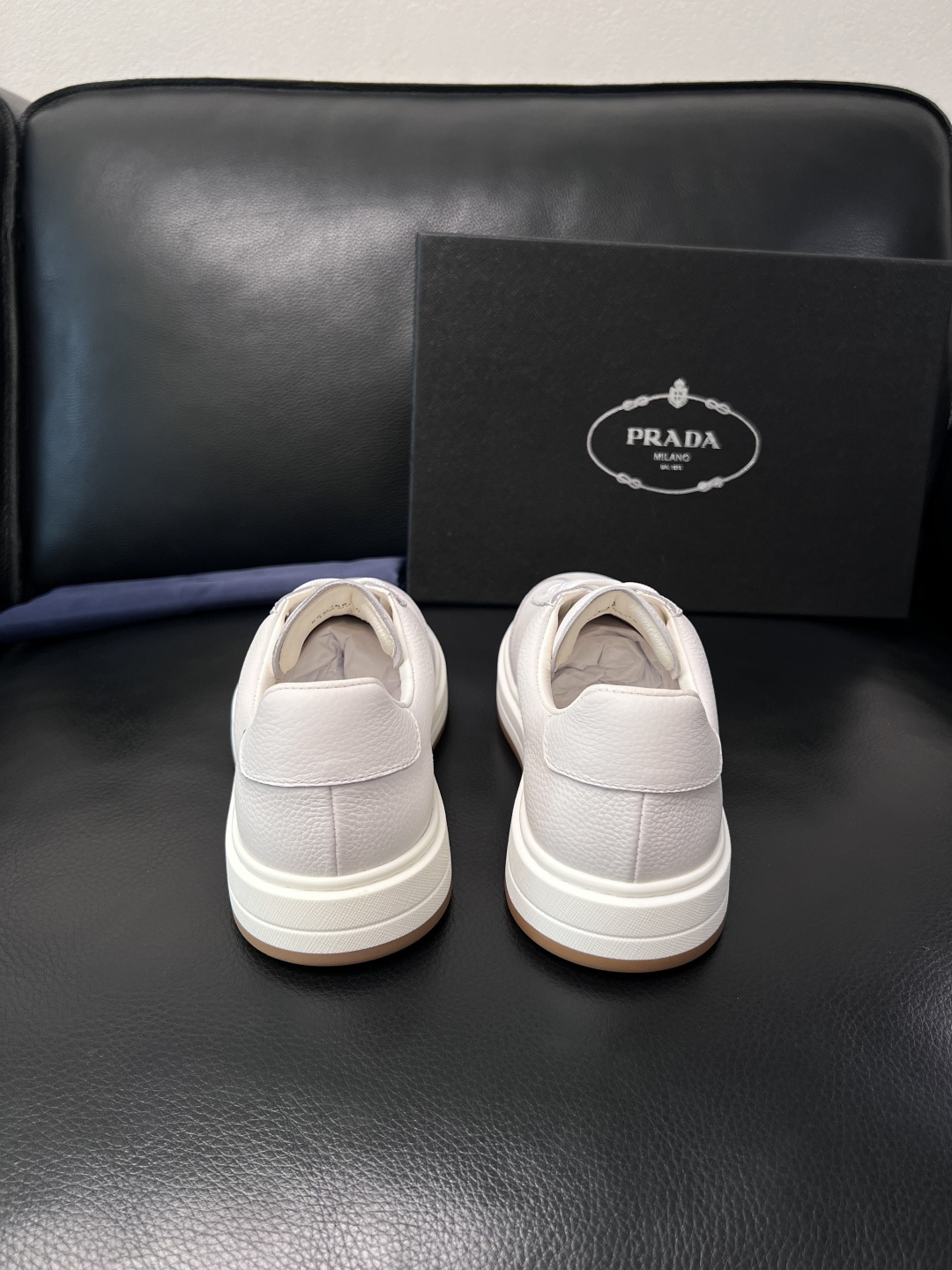 Prada  顶级工艺品，普拉达 专柜同步，原厂配置意大利进口牛皮拼布面料，进口牛皮内里垫，透气舒适，鞋