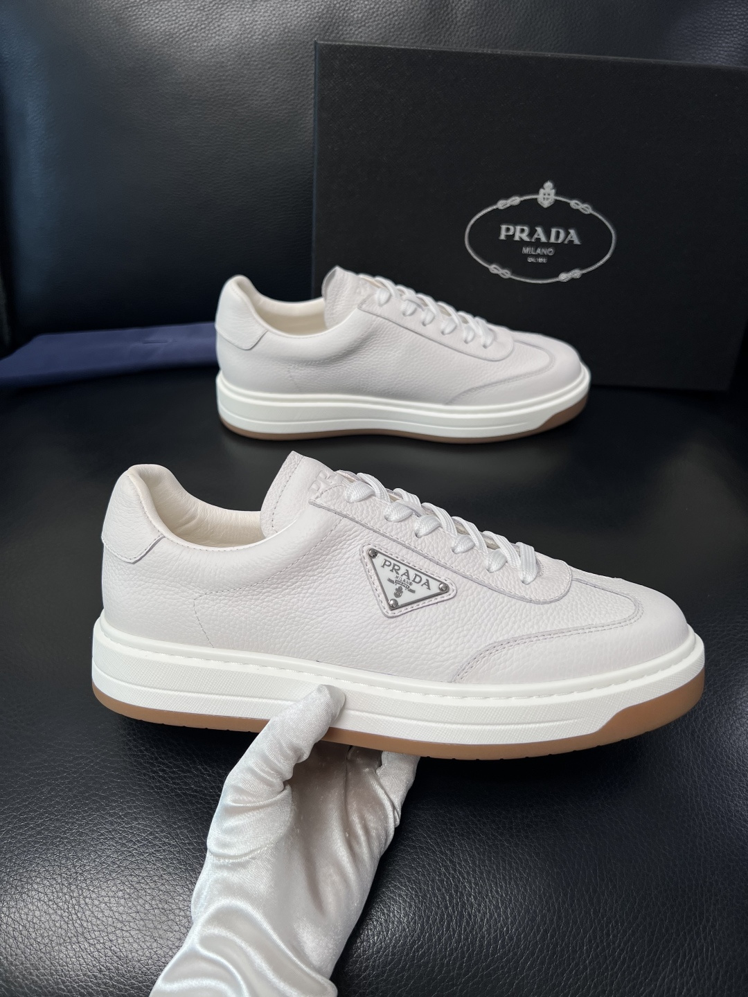 Prada  顶级工艺品，普拉达 专柜同步，原厂配置意大利进口牛皮拼布面料，进口牛皮内里垫，透气舒适，鞋