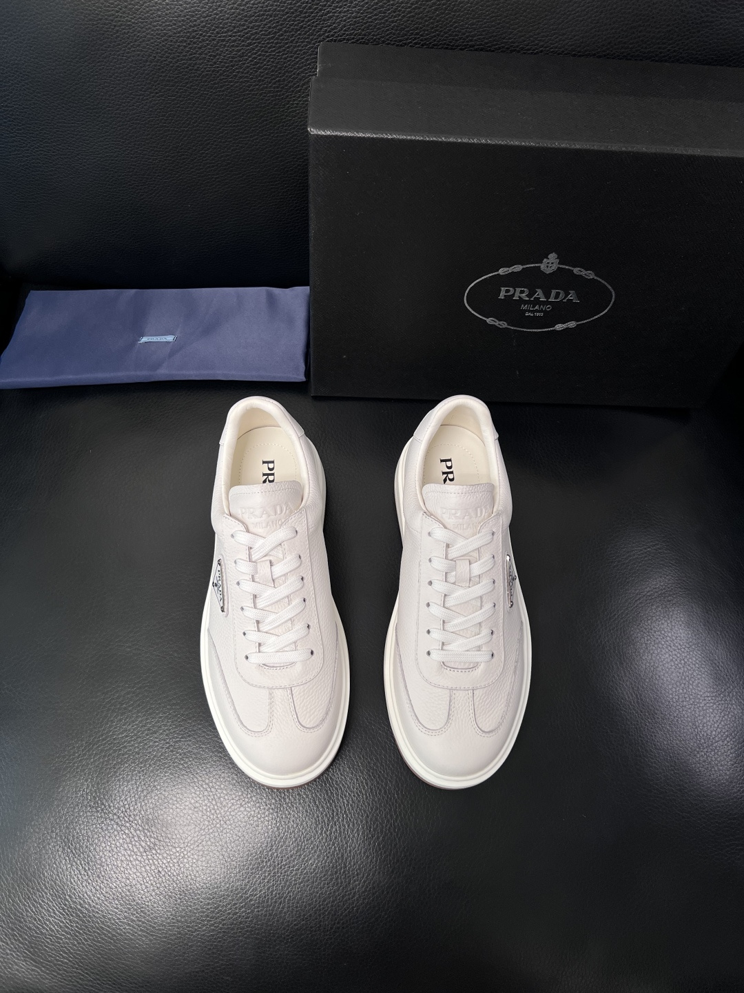 Prada  顶级工艺品，普拉达 专柜同步，原厂配置意大利进口牛皮拼布面料，进口牛皮内里垫，透气舒适，鞋