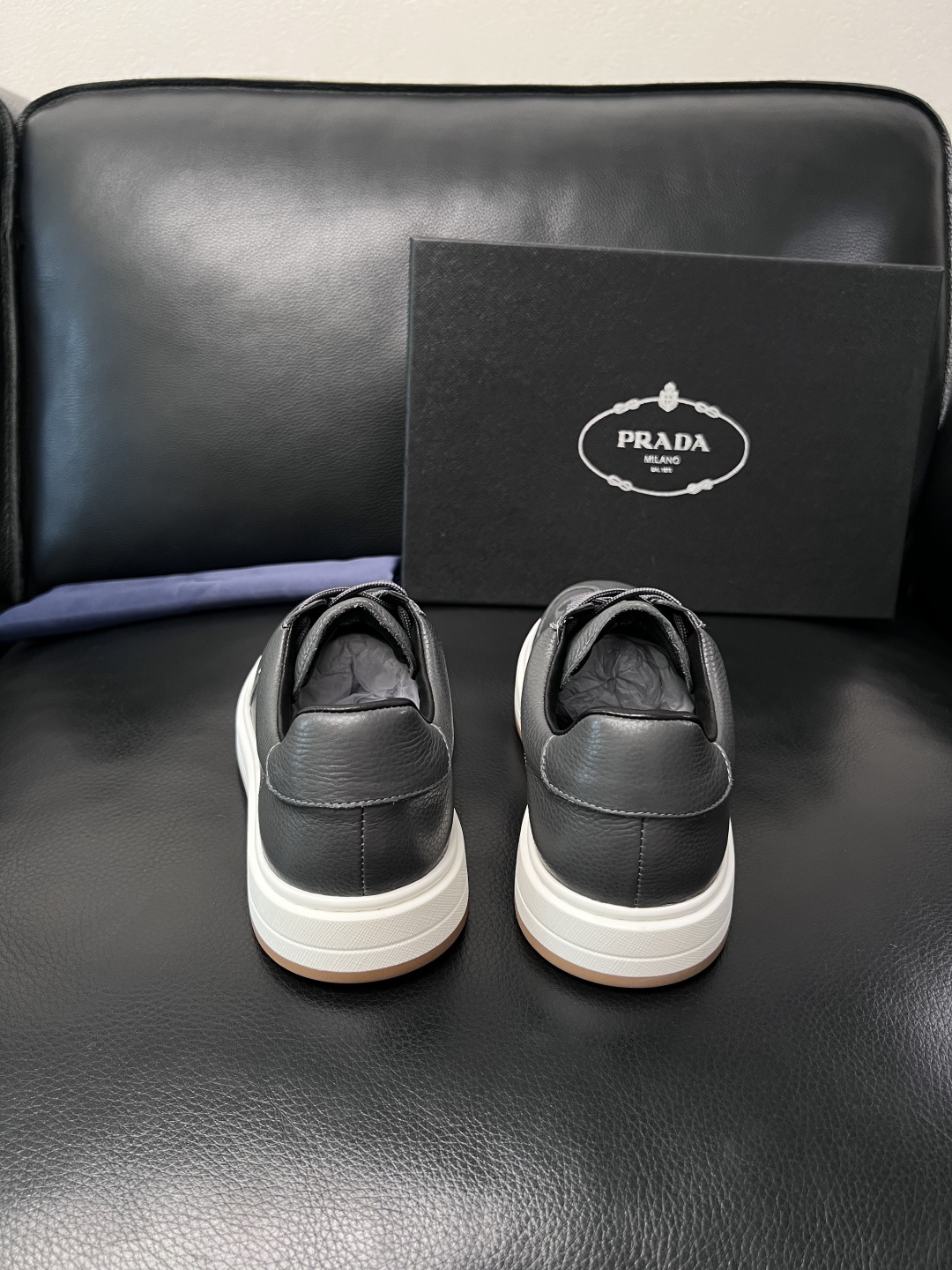 Prada  顶级工艺品，普拉达 专柜同步，原厂配置意大利进口牛皮拼布面料，进口牛皮内里垫，透气舒适，鞋