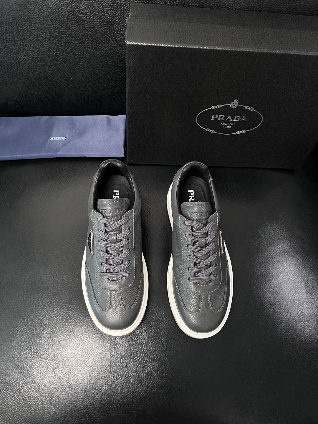 Prada  顶级工艺品，普拉达 专柜同步，原厂配置意大利进口牛皮拼布面料，进口牛皮内里垫，透气舒适，鞋