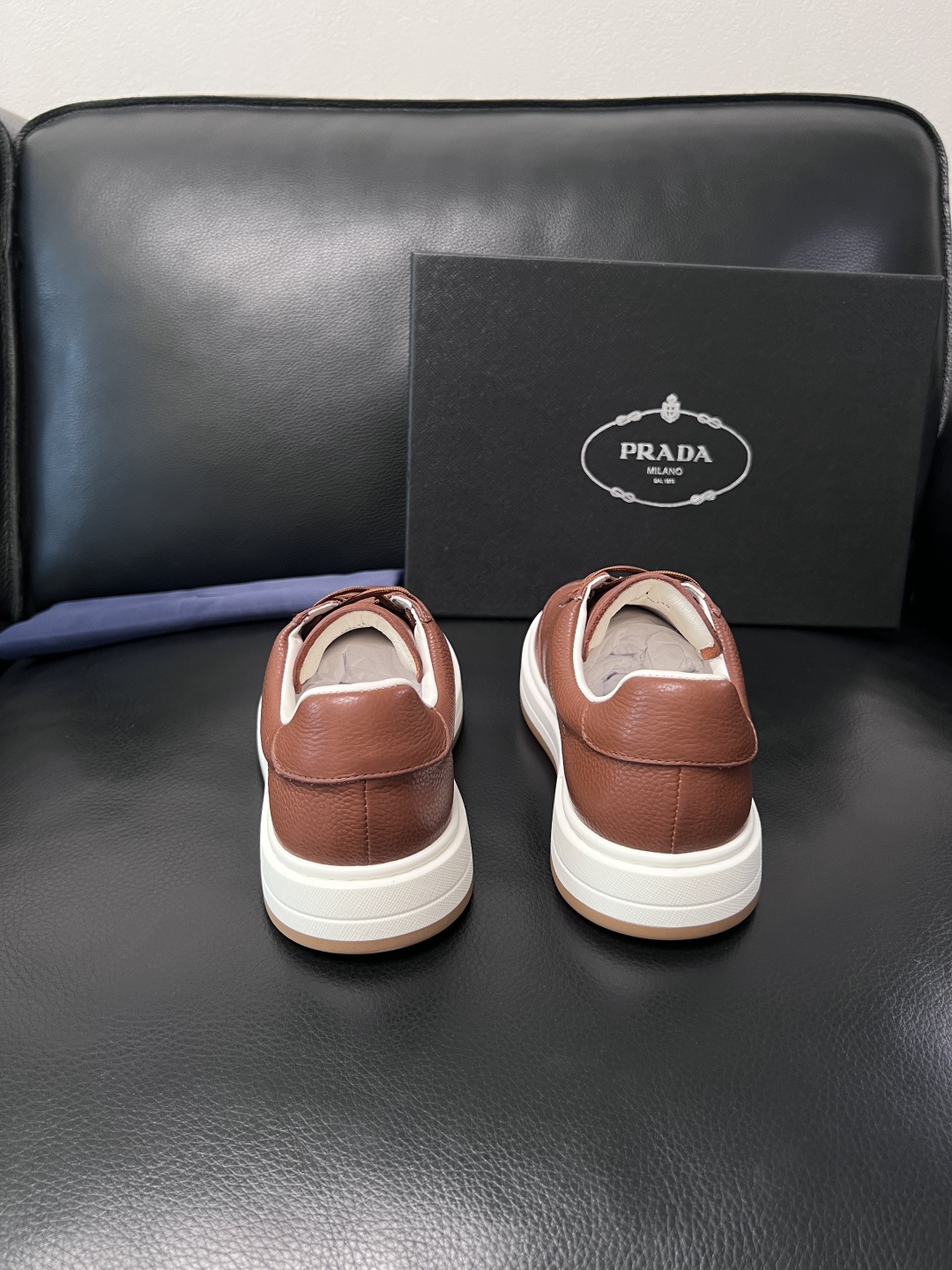 Prada  顶级工艺品，普拉达 专柜同步，原厂配置意大利进口牛皮拼布面料，进口牛皮内里垫，透气舒适，鞋