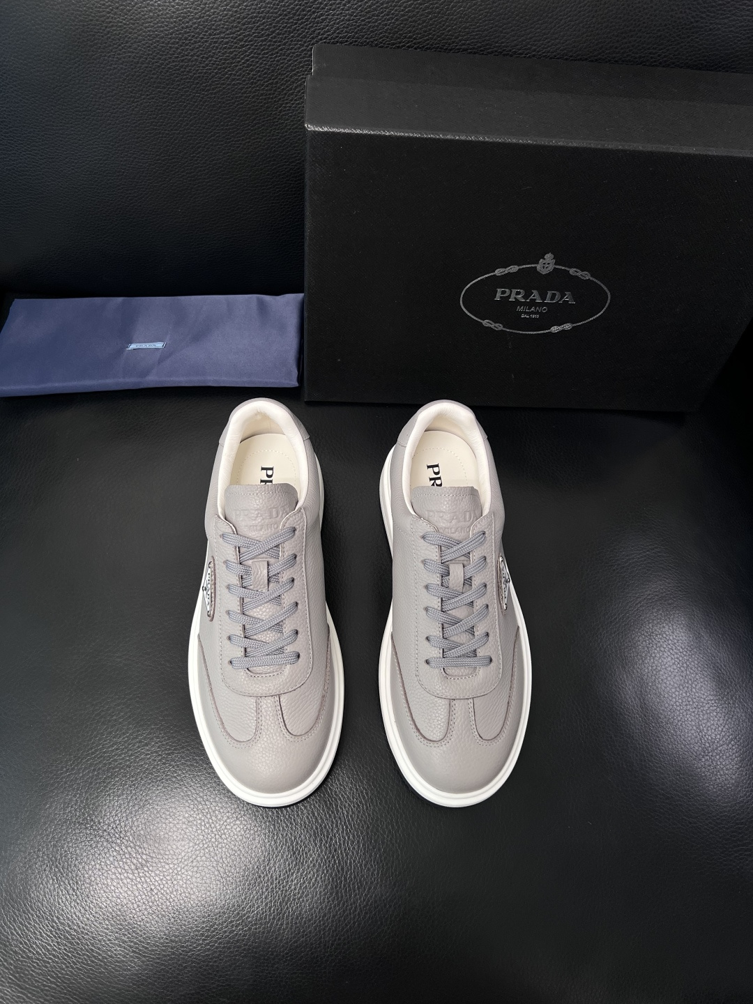 Prada  顶级工艺品，普拉达 专柜同步，原厂配置意大利进口牛皮拼布面料，进口牛皮内里垫，透气舒适，鞋
