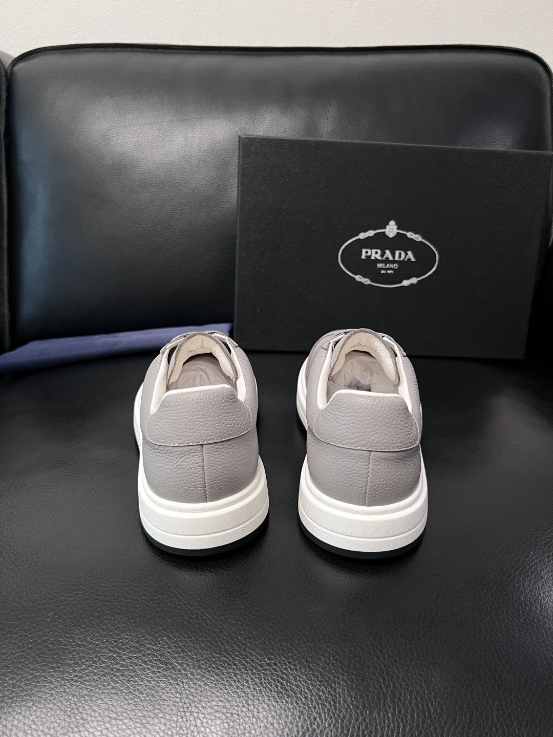 Prada  顶级工艺品，普拉达 专柜同步，原厂配置意大利进口牛皮拼布面料，进口牛皮内里垫，透气舒适，鞋