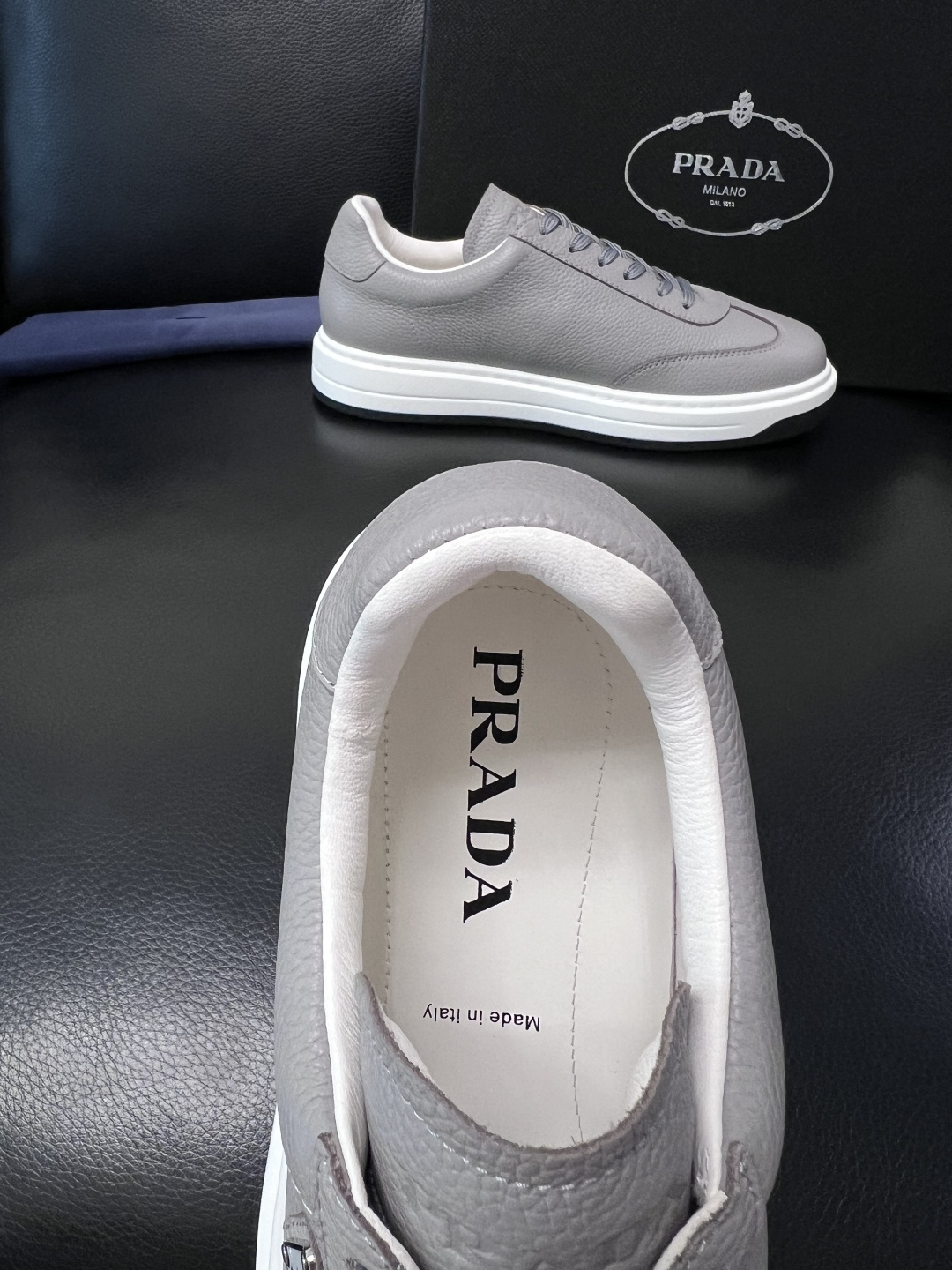 Prada  顶级工艺品，普拉达 专柜同步，原厂配置意大利进口牛皮拼布面料，进口牛皮内里垫，透气舒适，鞋