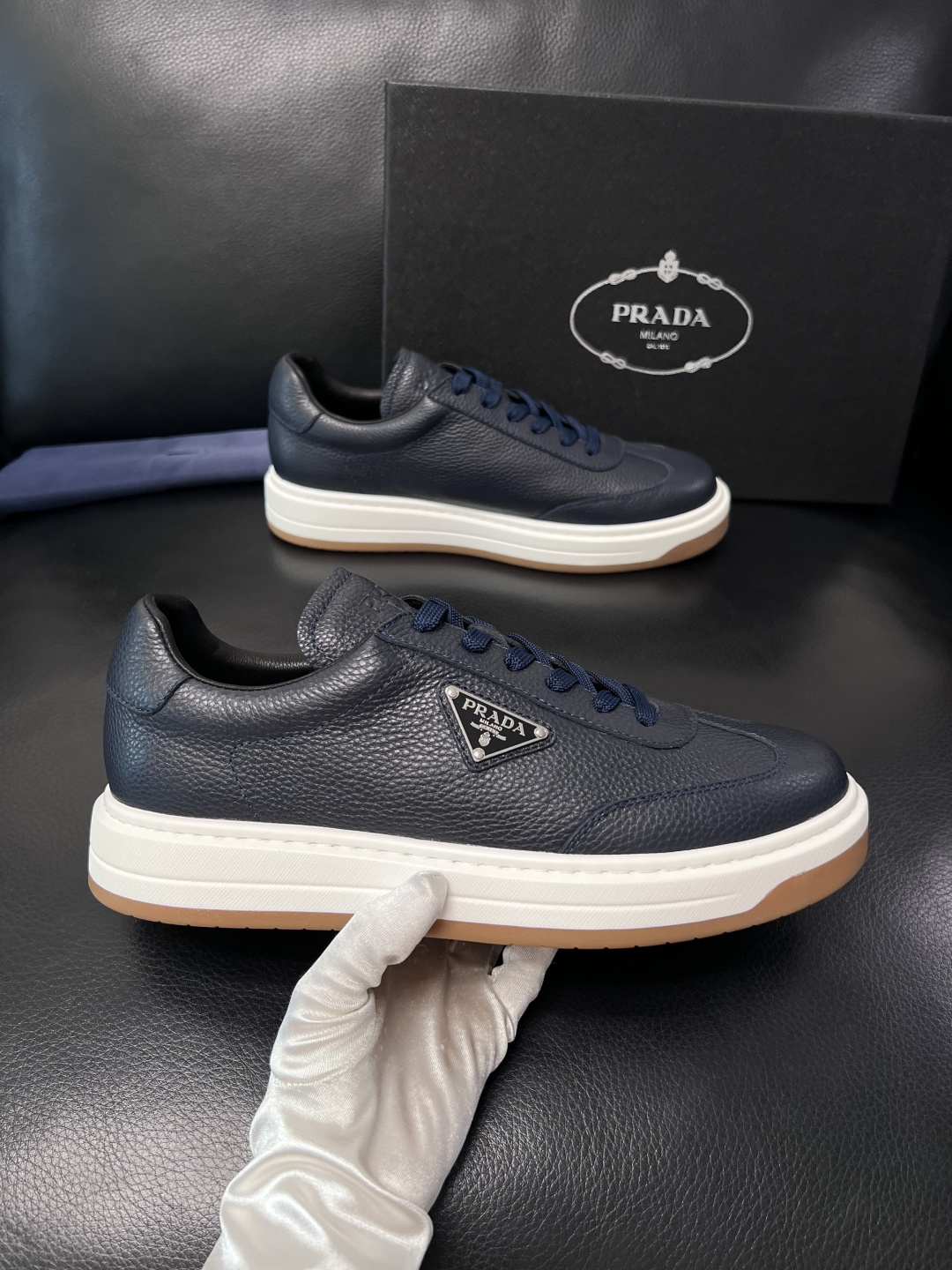 Prada  顶级工艺品，普拉达 专柜同步，原厂配置意大利进口牛皮拼布面料，进口牛皮内里垫，透气舒适，鞋