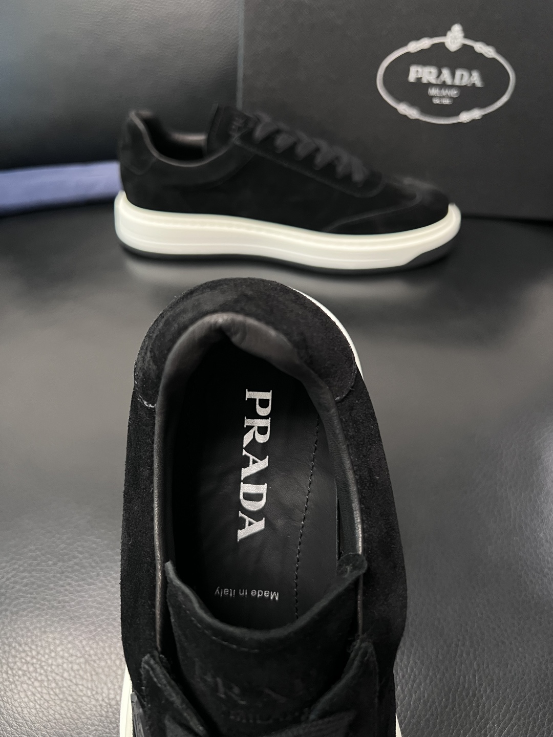 Prada  顶级工艺品，普拉达 专柜同步，原厂配置意大利进口牛皮拼布面料，进口牛皮内里垫，透气舒适，鞋