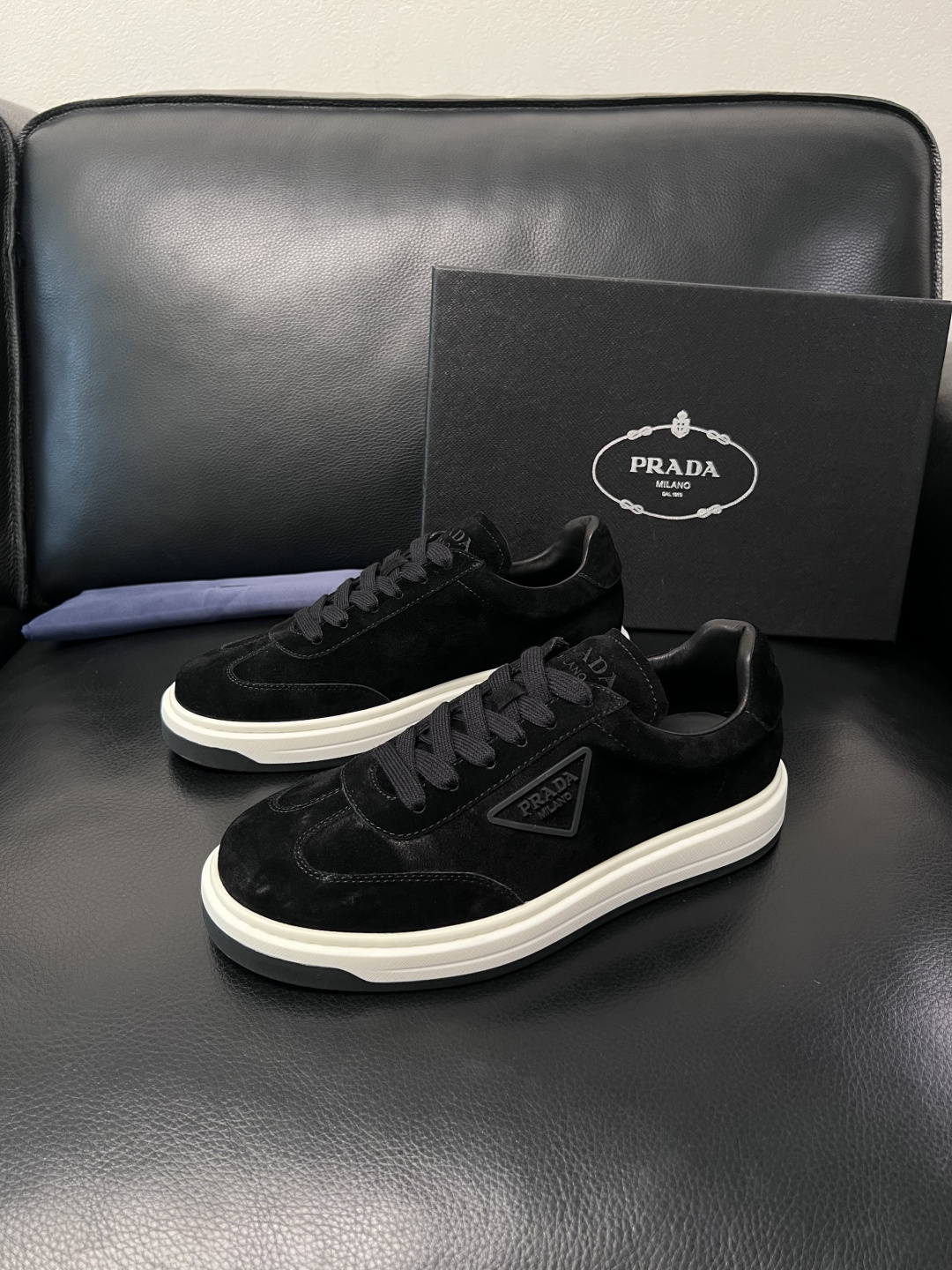Prada  顶级工艺品，普拉达 专柜同步，原厂配置意大利进口牛皮拼布面料，进口牛皮内里垫，透气舒适，鞋