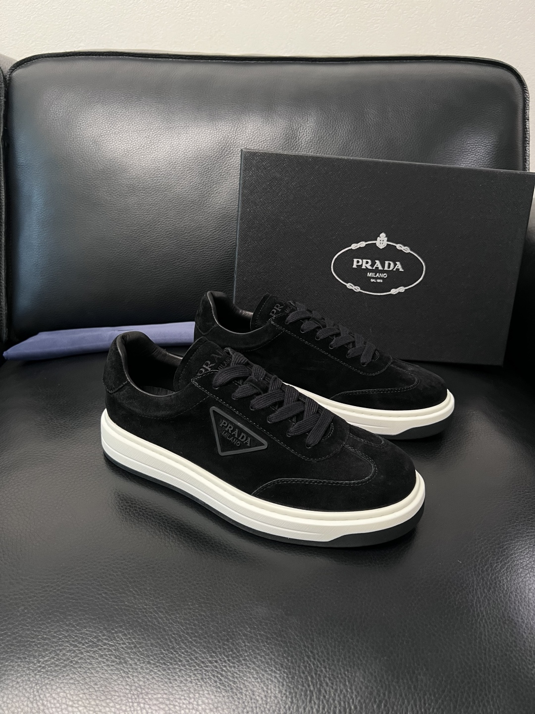 Prada  顶级工艺品，普拉达 专柜同步，原厂配置意大利进口牛皮拼布面料，进口牛皮内里垫，透气舒适，鞋