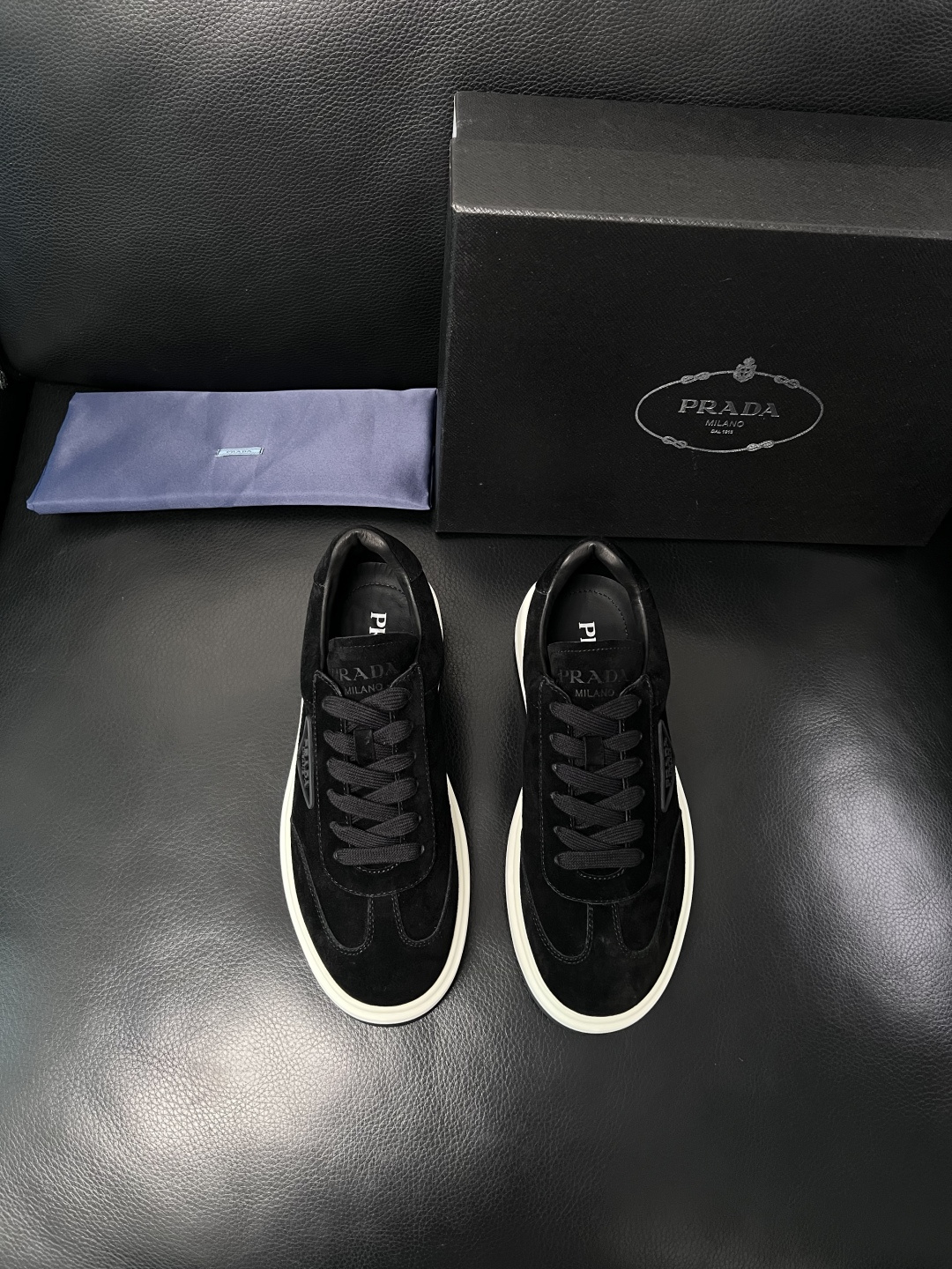 Prada  顶级工艺品，普拉达 专柜同步，原厂配置意大利进口牛皮拼布面料，进口牛皮内里垫，透气舒适，鞋