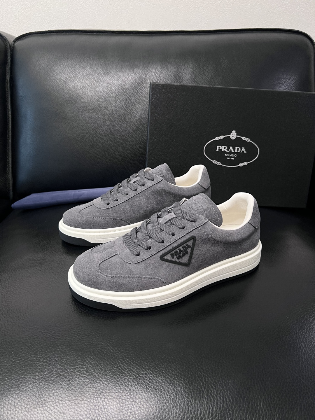 Prada  顶级工艺品，普拉达 专柜同步，原厂配置意大利进口牛皮拼布面料，进口牛皮内里垫，透气舒适，鞋