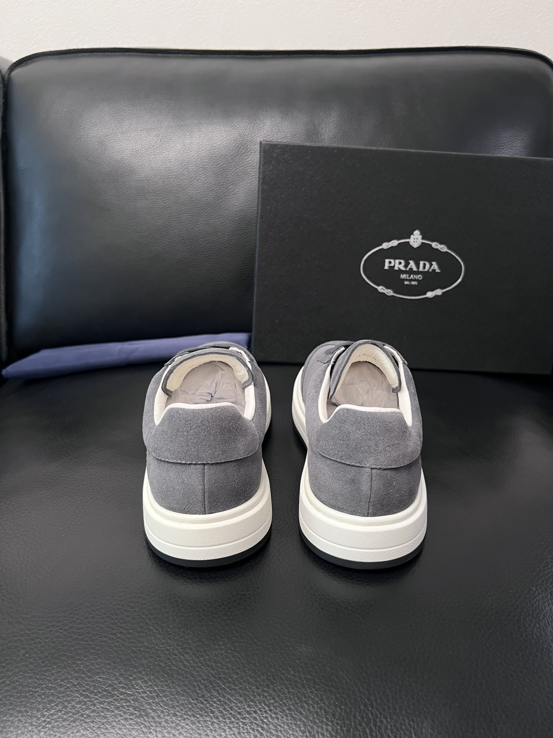 Prada  顶级工艺品，普拉达 专柜同步，原厂配置意大利进口牛皮拼布面料，进口牛皮内里垫，透气舒适，鞋