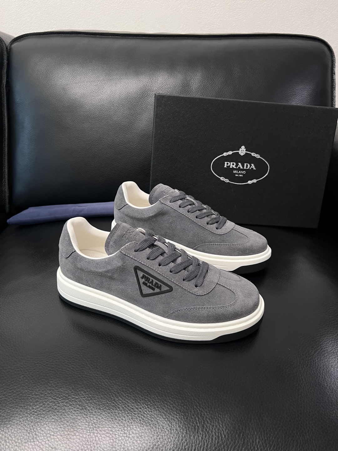Prada  顶级工艺品，普拉达 专柜同步，原厂配置意大利进口牛皮拼布面料，进口牛皮内里垫，透气舒适，鞋
