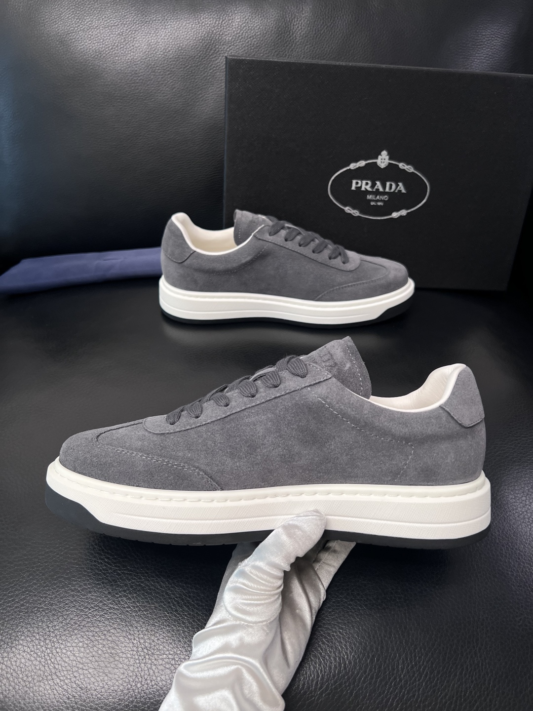 Prada  顶级工艺品，普拉达 专柜同步，原厂配置意大利进口牛皮拼布面料，进口牛皮内里垫，透气舒适，鞋