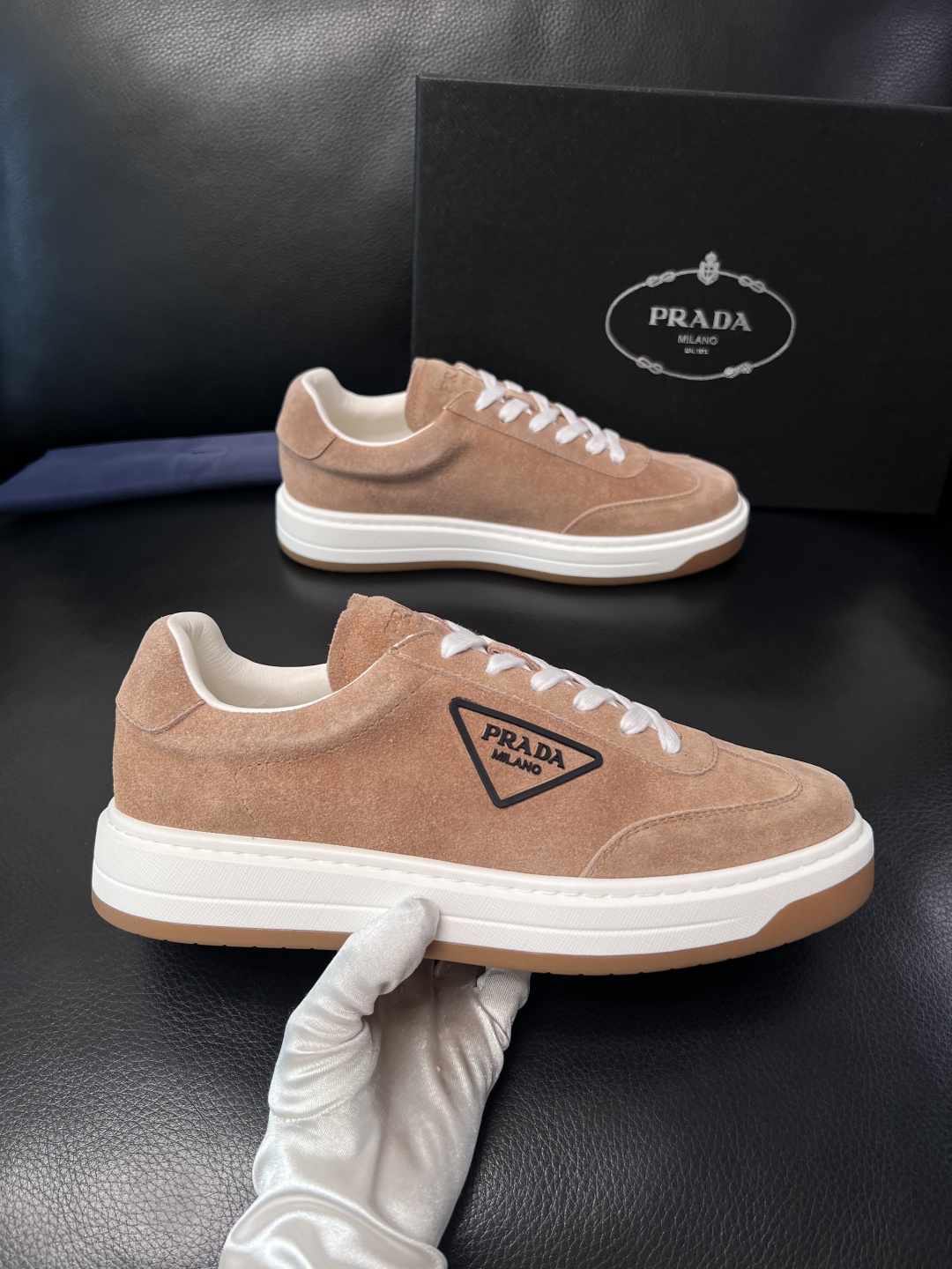 Prada  顶级工艺品，普拉达 专柜同步，原厂配置意大利进口牛皮拼布面料，进口牛皮内里垫，透气舒适，鞋