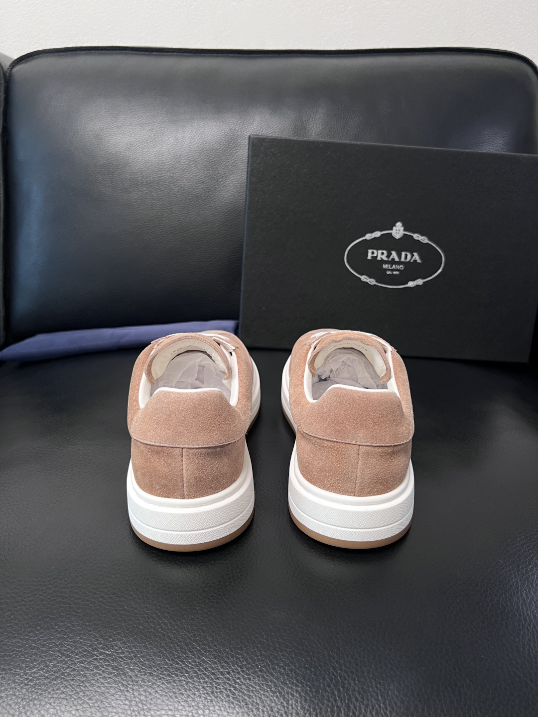 Prada  顶级工艺品，普拉达 专柜同步，原厂配置意大利进口牛皮拼布面料，进口牛皮内里垫，透气舒适，鞋