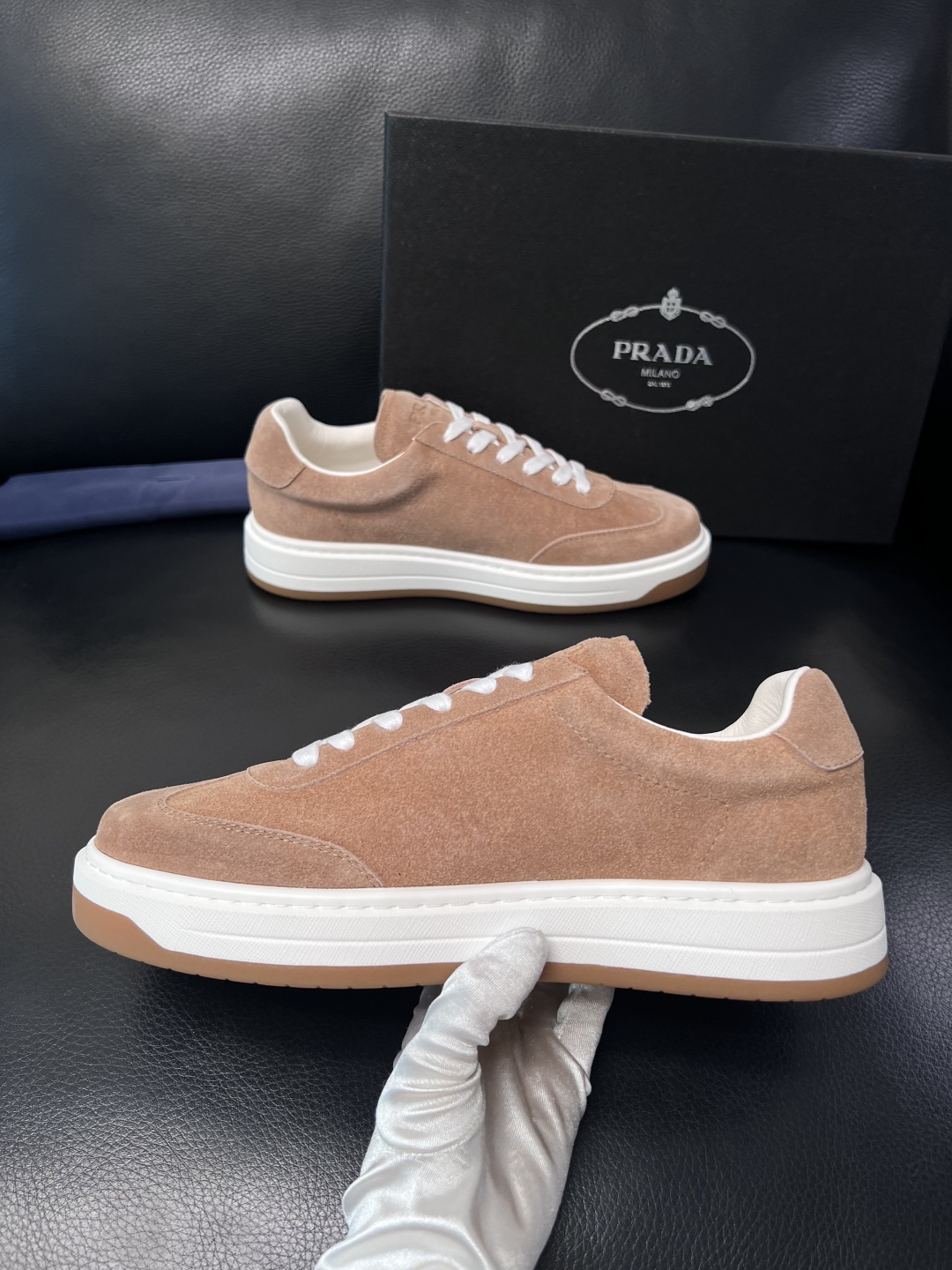 Prada  顶级工艺品，普拉达 专柜同步，原厂配置意大利进口牛皮拼布面料，进口牛皮内里垫，透气舒适，鞋