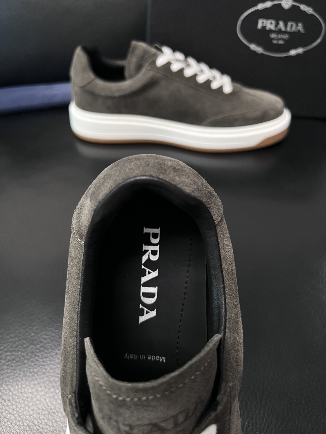 Prada  顶级工艺品，普拉达 专柜同步，原厂配置意大利进口牛皮拼布面料，进口牛皮内里垫，透气舒适，鞋