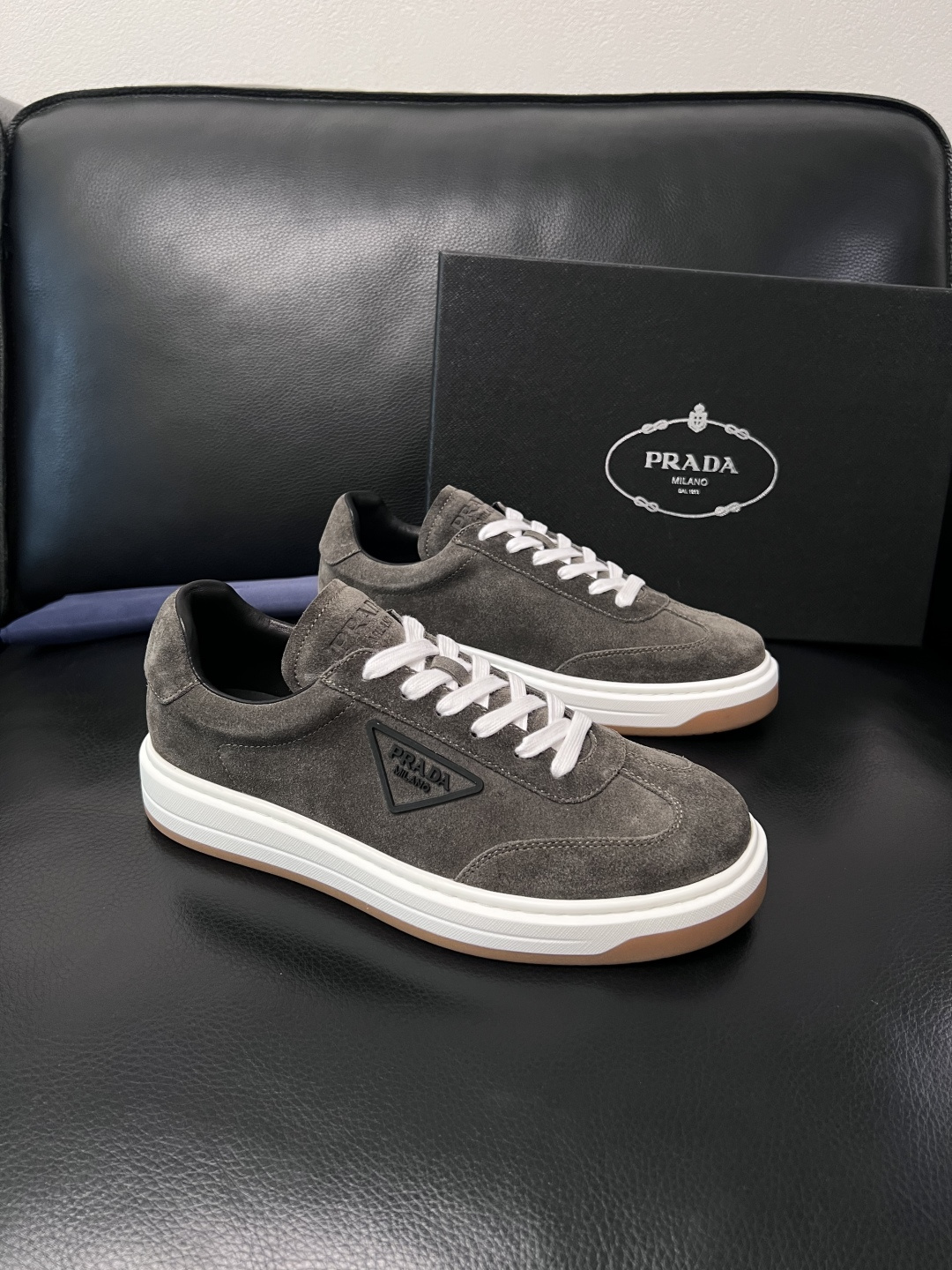 Prada  顶级工艺品，普拉达 专柜同步，原厂配置意大利进口牛皮拼布面料，进口牛皮内里垫，透气舒适，鞋