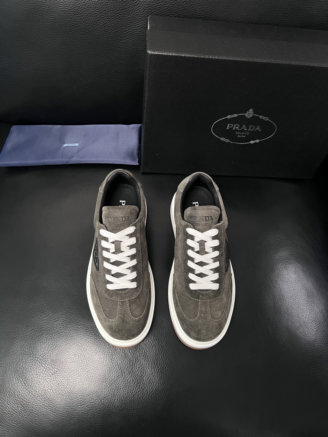 Prada  顶级工艺品，普拉达 专柜同步，原厂配置意大利进口牛皮拼布面料，进口牛皮内里垫，透气舒适，鞋