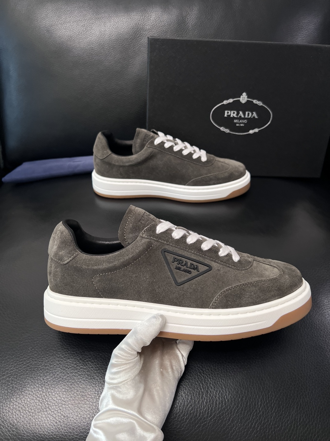 Prada  顶级工艺品，普拉达 专柜同步，原厂配置意大利进口牛皮拼布面料，进口牛皮内里垫，透气舒适，鞋