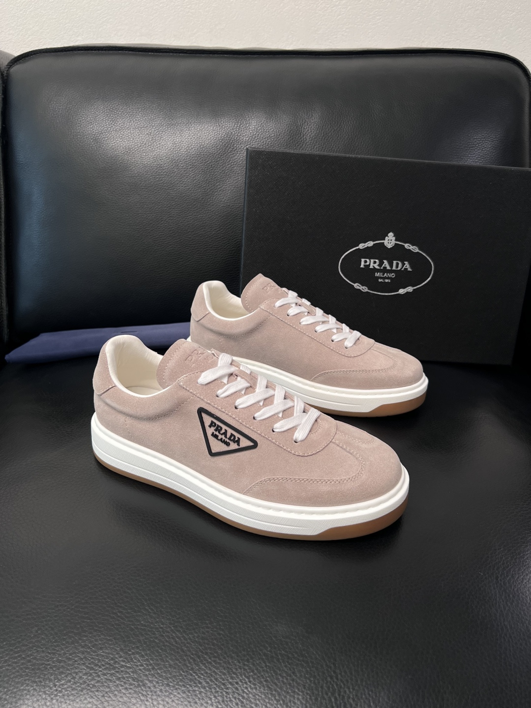 Prada  顶级工艺品，普拉达 专柜同步，原厂配置意大利进口牛皮拼布面料，进口牛皮内里垫，透气舒适，鞋