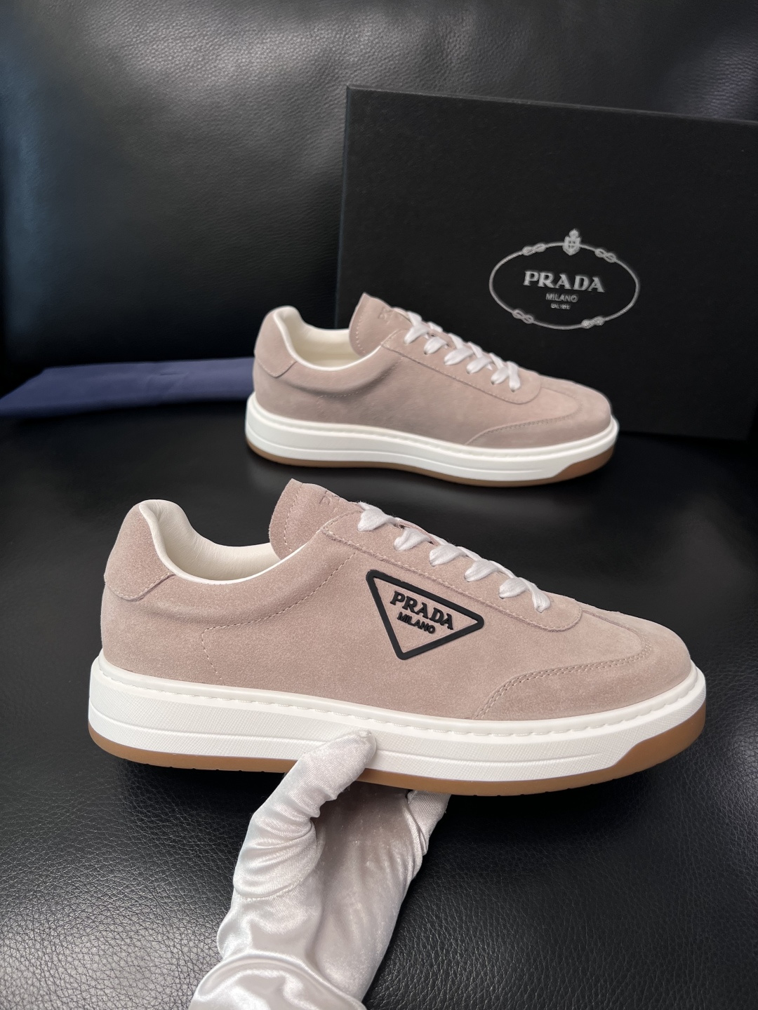 Prada  顶级工艺品，普拉达 专柜同步，原厂配置意大利进口牛皮拼布面料，进口牛皮内里垫，透气舒适，鞋