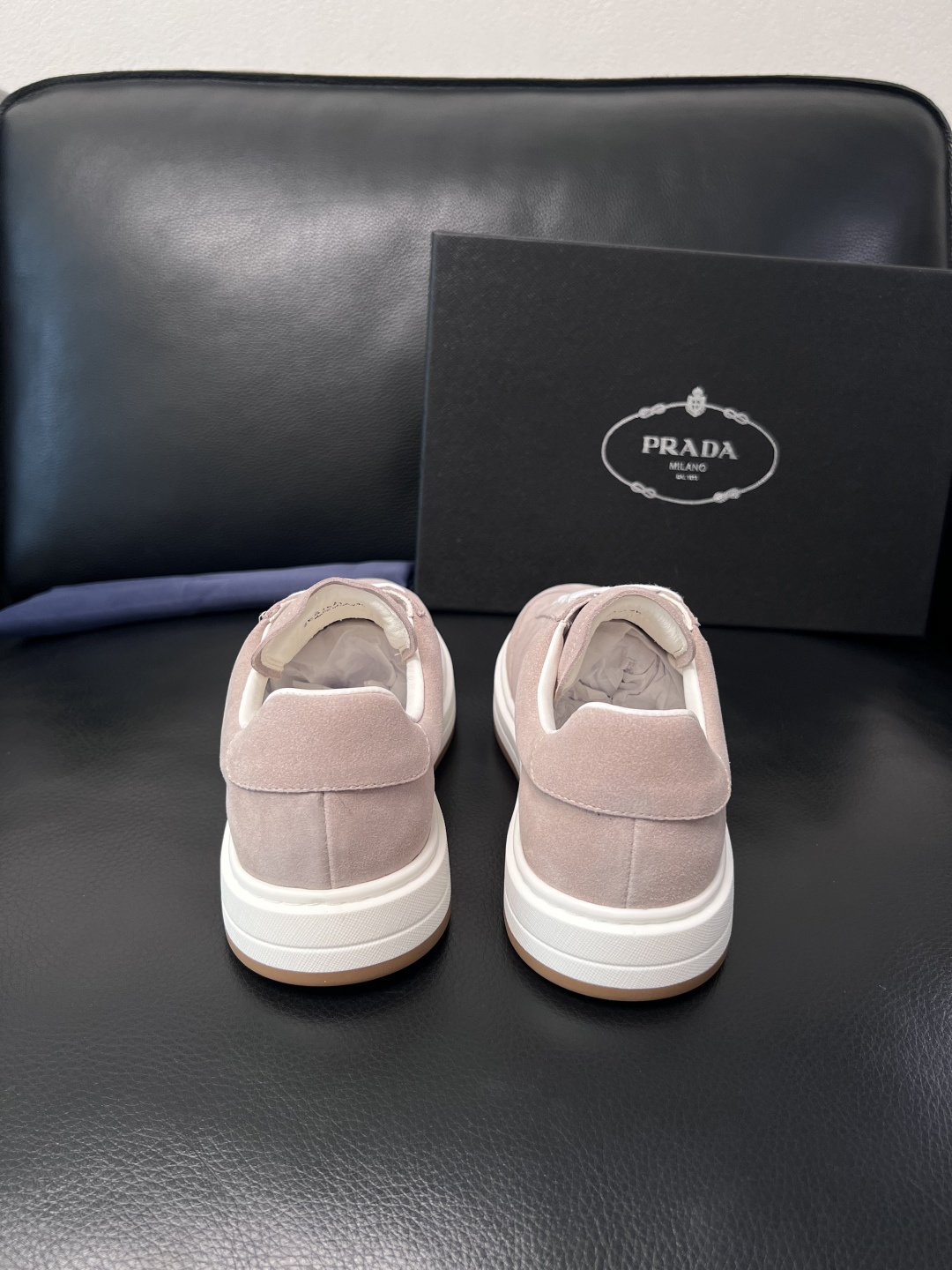 Prada  顶级工艺品，普拉达 专柜同步，原厂配置意大利进口牛皮拼布面料，进口牛皮内里垫，透气舒适，鞋
